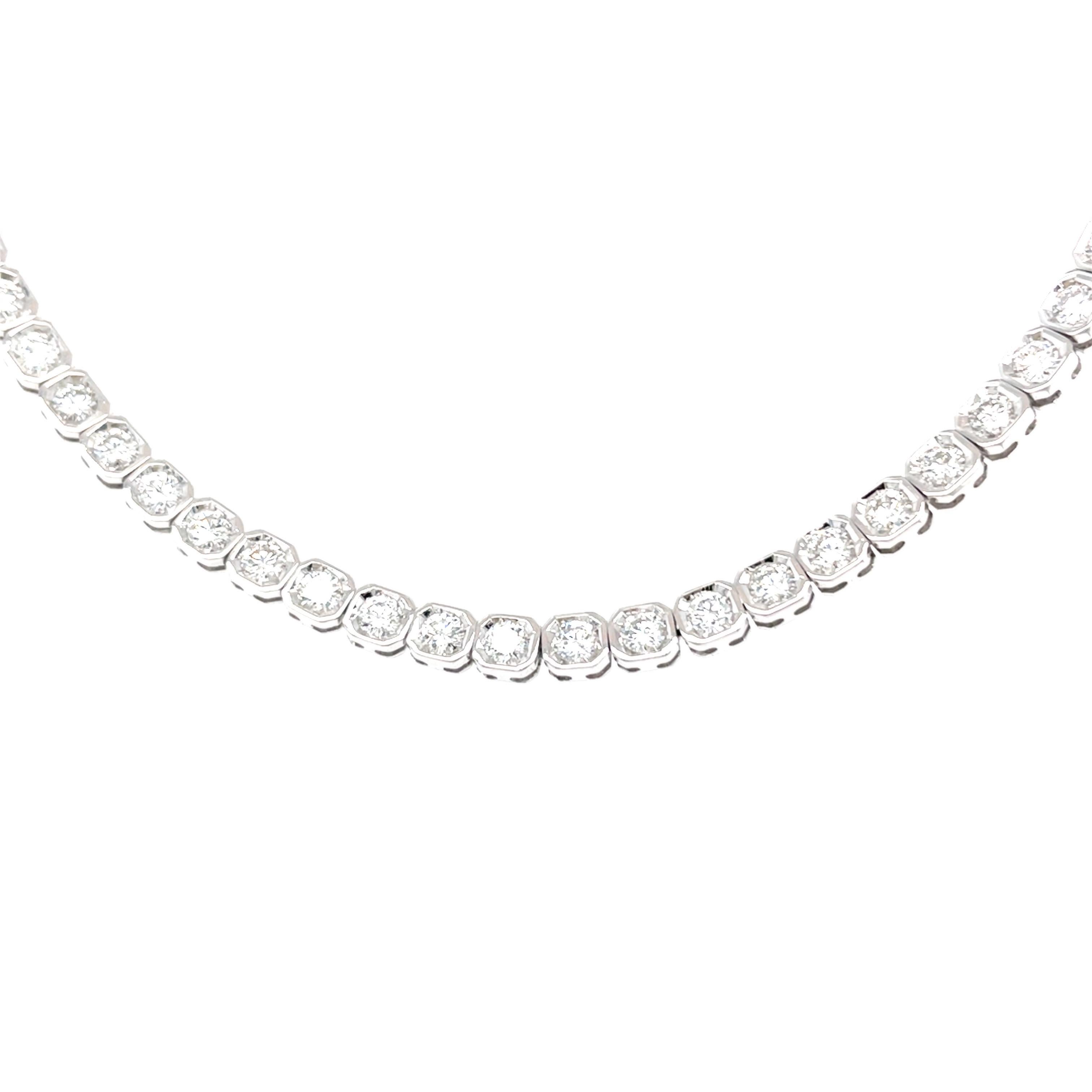 18 Karat White Gold Diamond Link Necklace For Sale 4