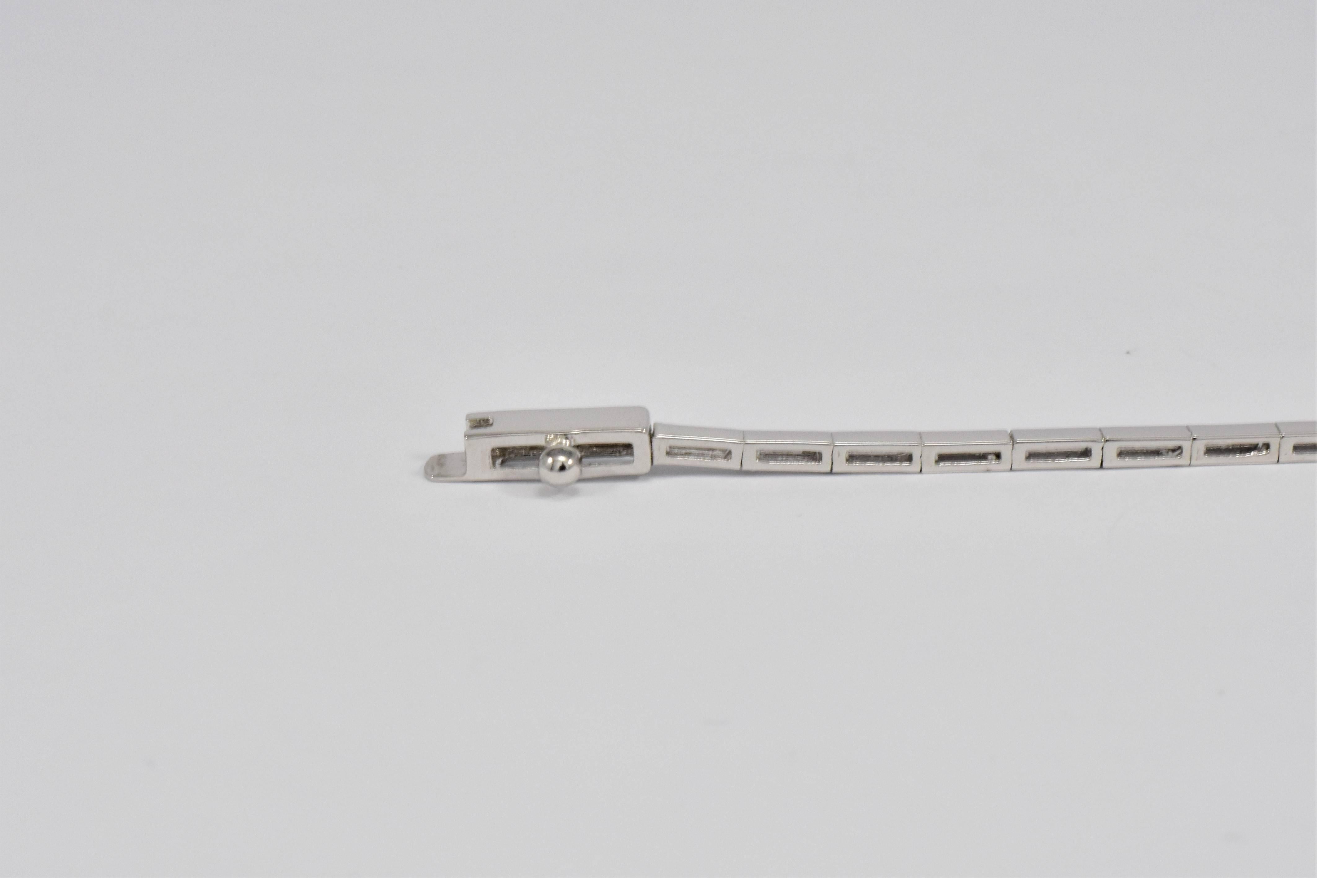 18 Karat White Gold Diamond Marquise Crossover Bracelet  In New Condition For Sale In London, EMEA - British Isles