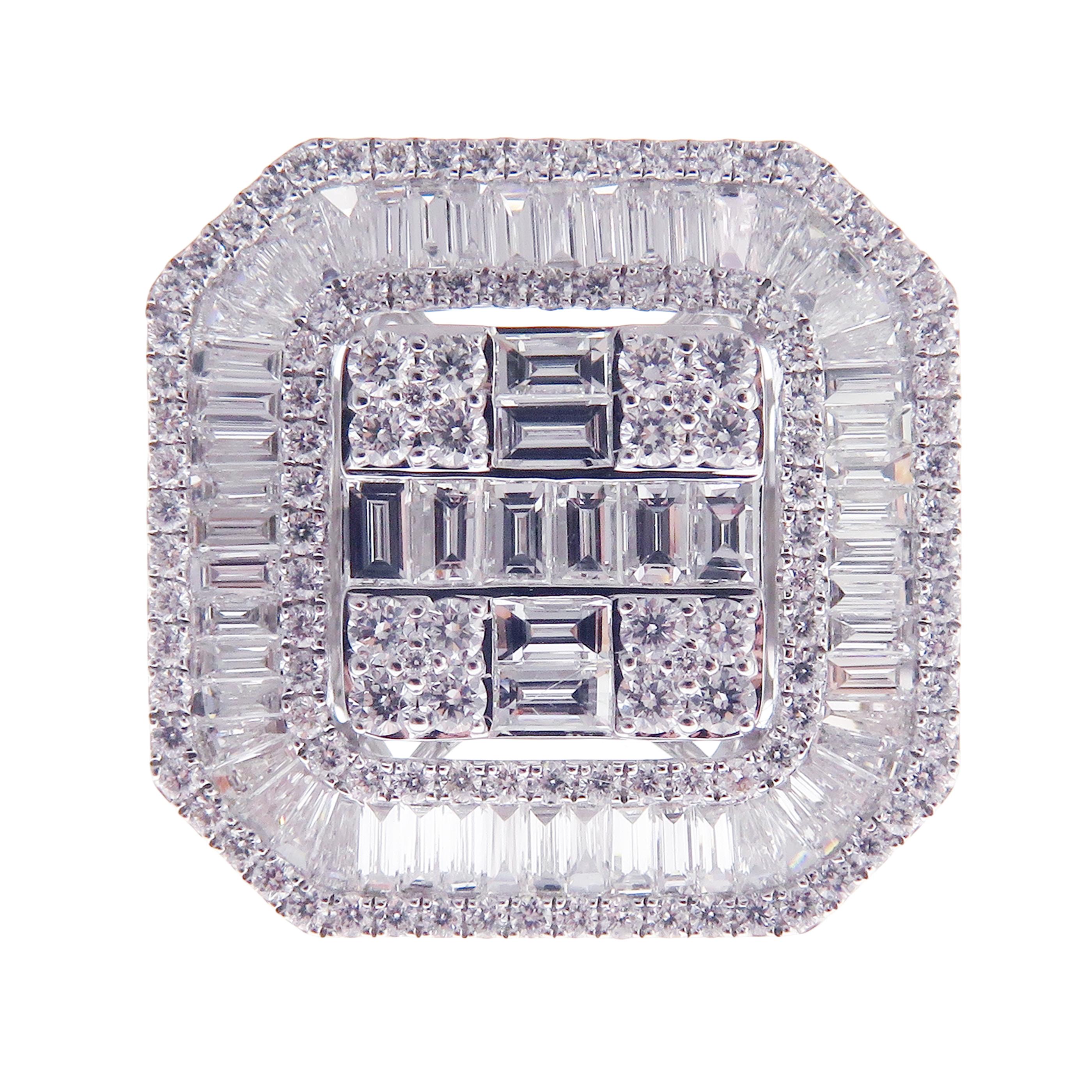 Bague fantaisie carrée angulaire en or blanc 18 carats avec diamants taille baguette Neuf - En vente à Los Angeles, CA