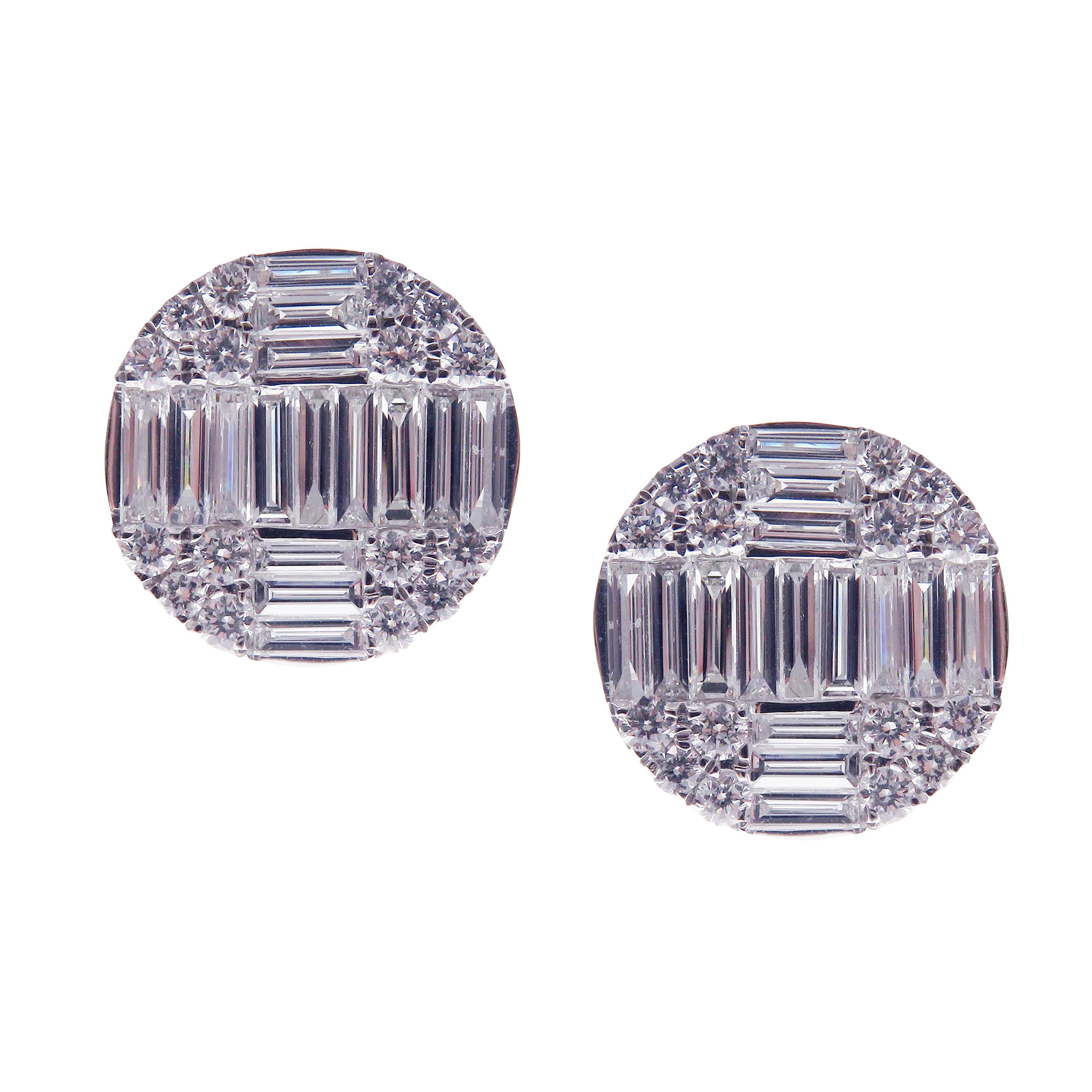 Taglio baguette Set di orecchini con diamante medio a cerchio Baguette in oro bianco 18 carati