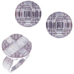 Anillo de oro blanco de 18 quilates con diamantes Baguette de círculo mediano
