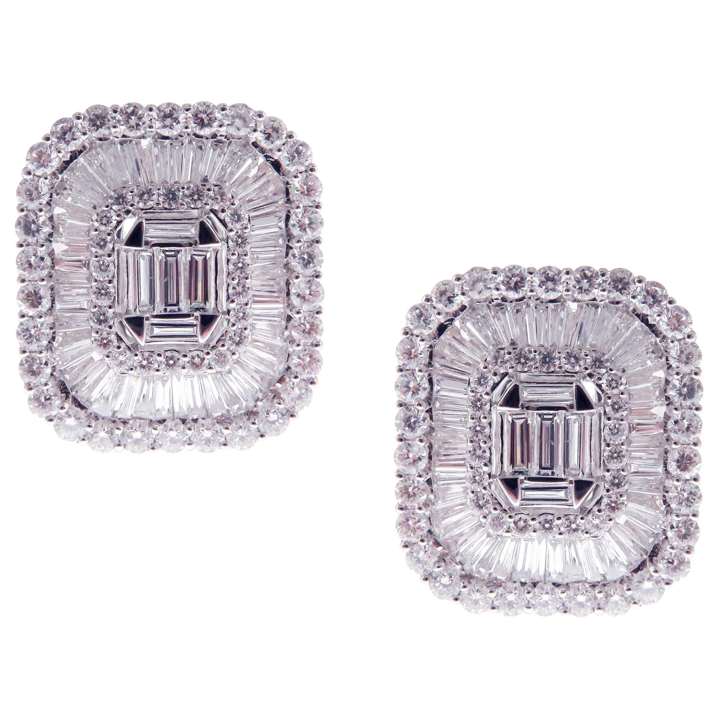 18 Karat White Gold Diamond Medium Classic Baguette Stud Earring For Sale