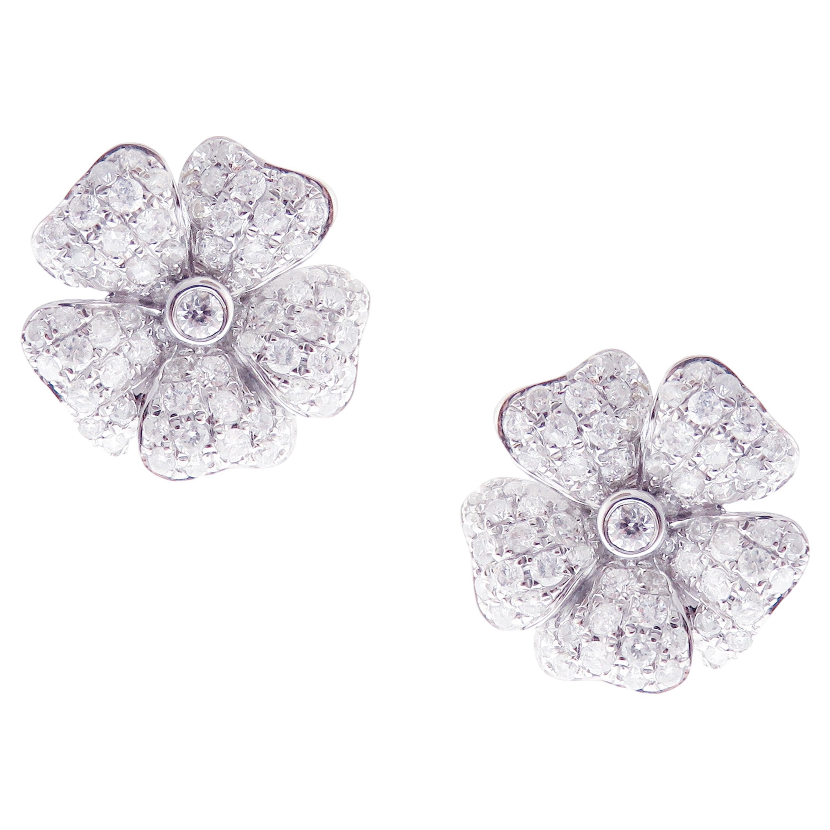 18 Karat White Gold Diamond Medium Classic Pave Flower Earring