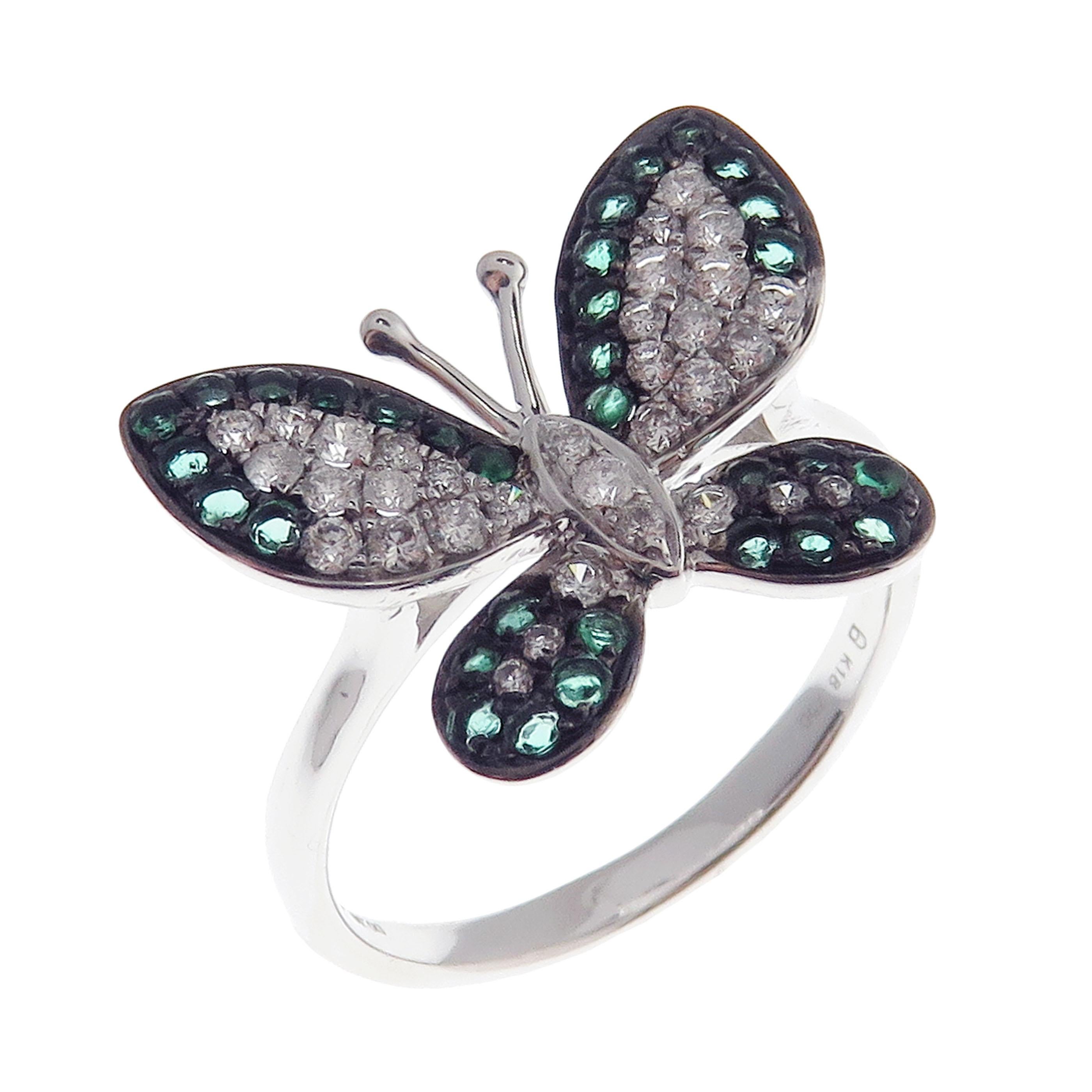18 Karat White Gold Diamond Medium Emerald Butterfly Earring Ring Set In New Condition In Los Angeles, CA