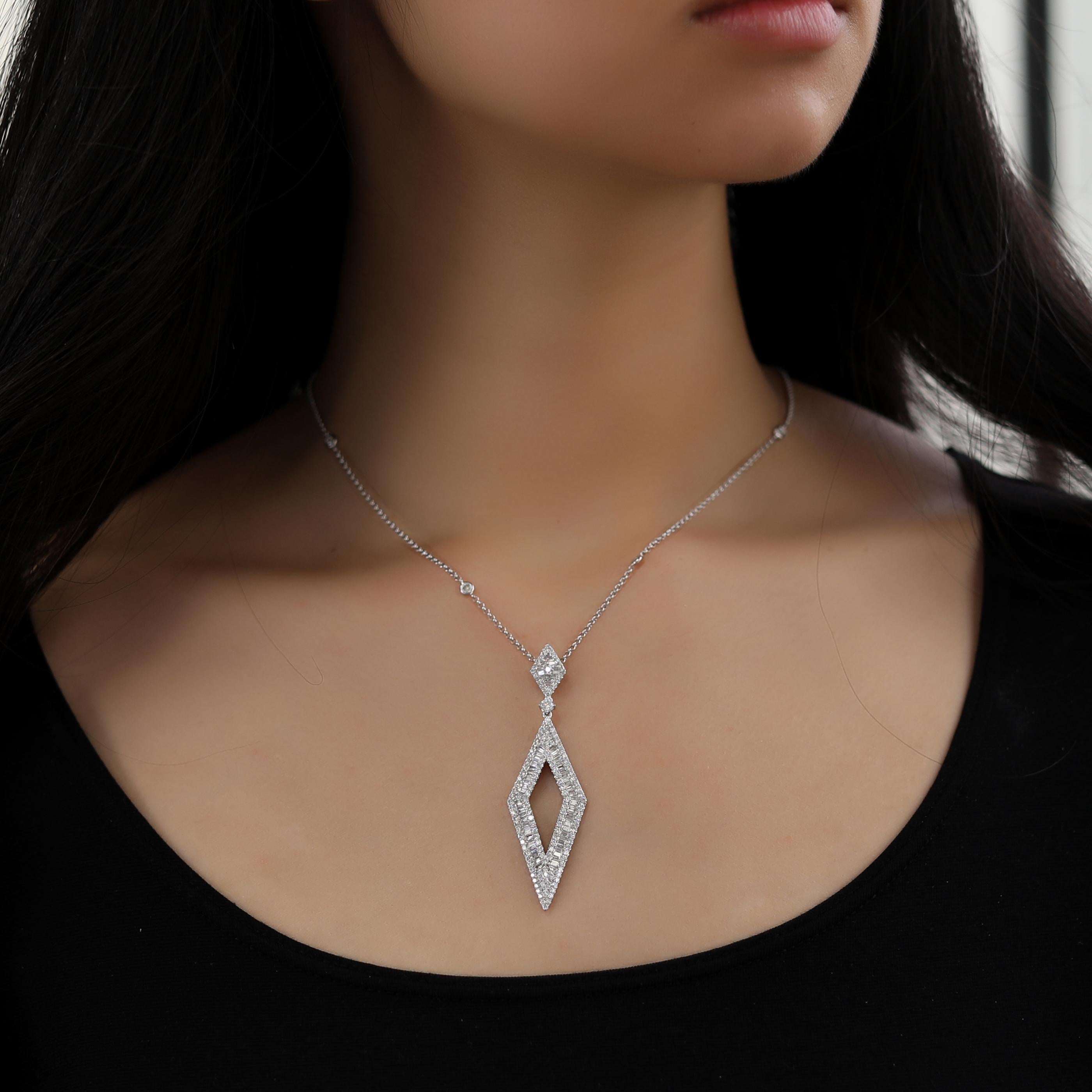 18 Karat White Gold Diamond Medium Modern Baguette Necklace In New Condition In Los Angeles, CA