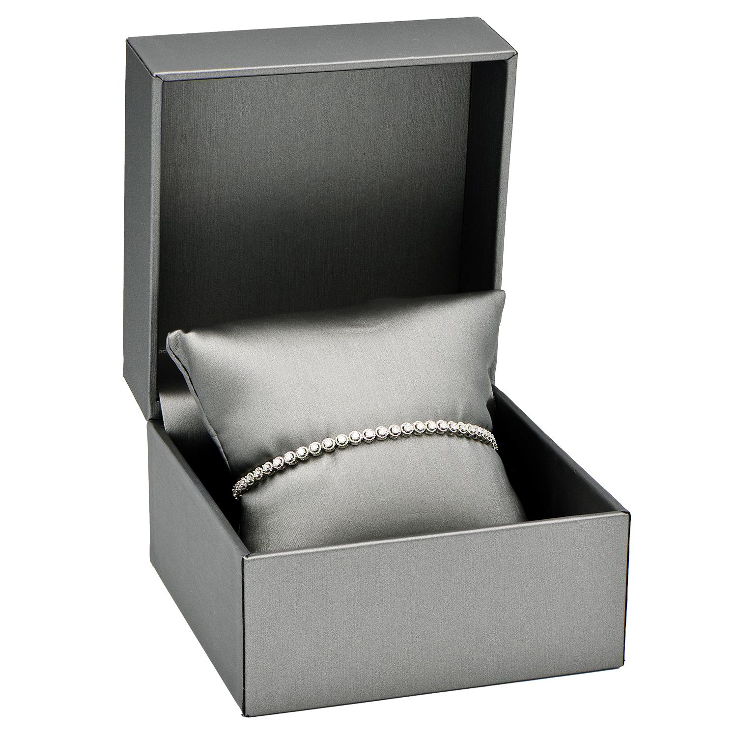 Taille ronde Bracelet Millgrain en or blanc 18 carats et diamants