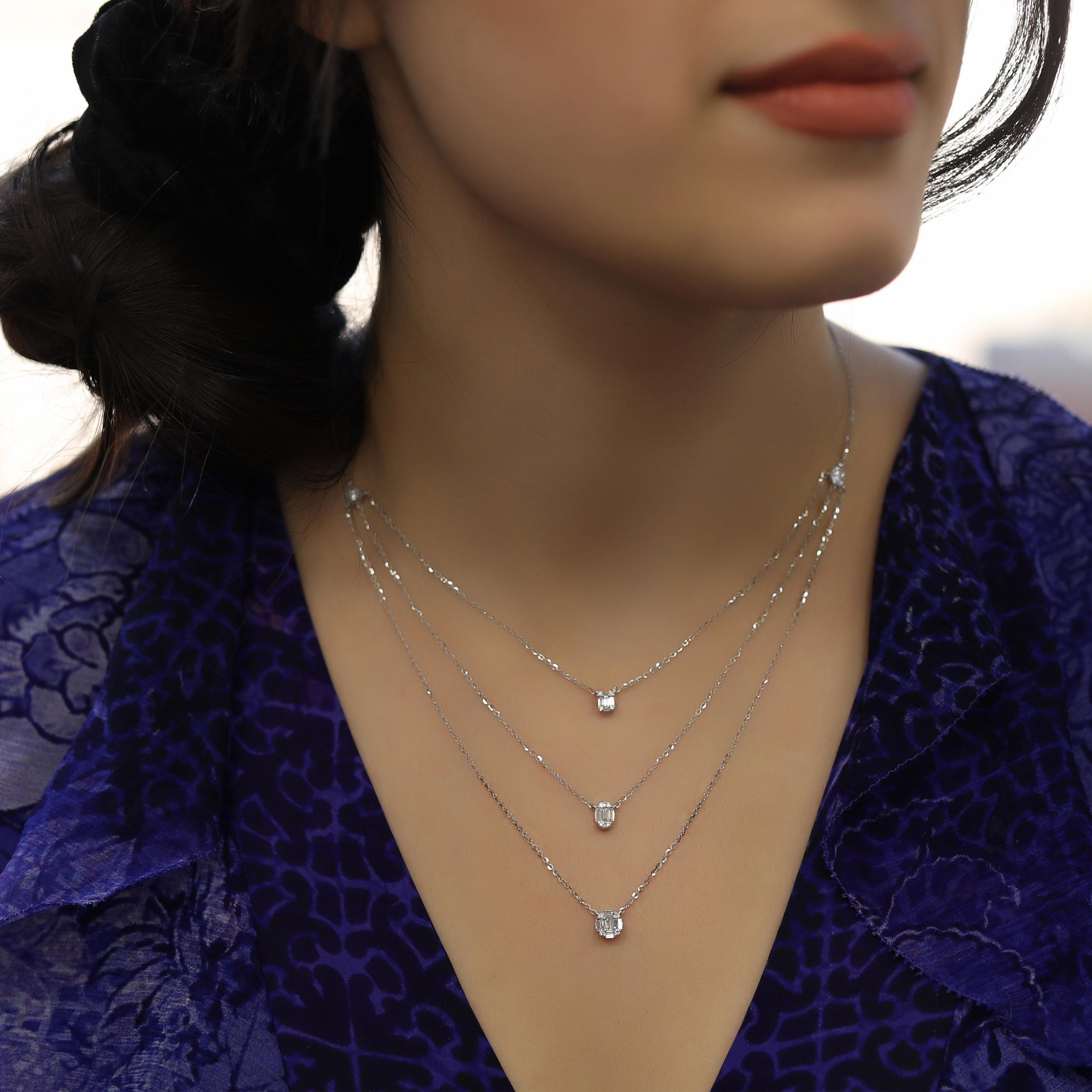 Collana a tre fili in oro bianco 18 carati con diamanti a forma di baguette semplice In condizioni Nuovo in vendita a Los Angeles, CA