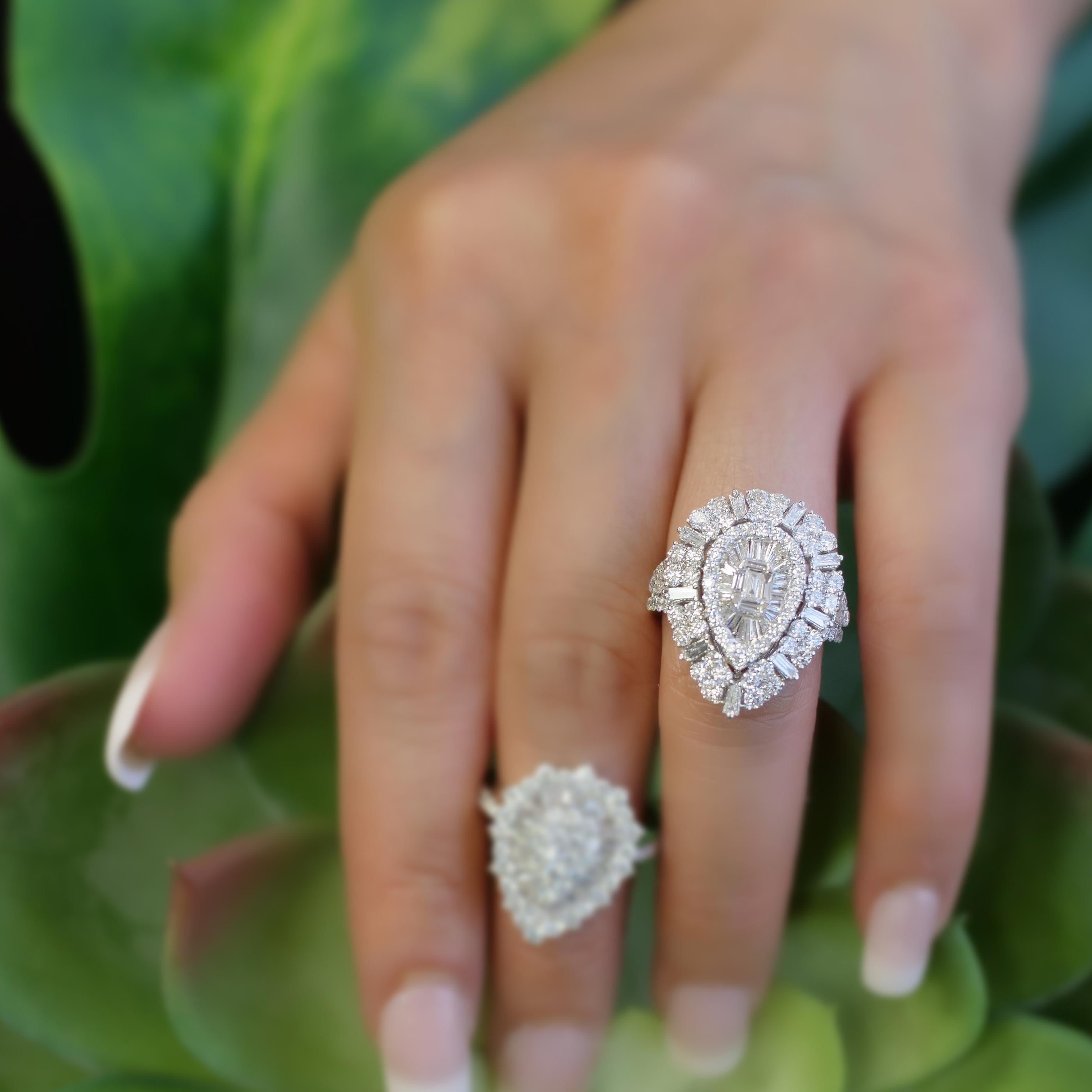 18 Karat Weißgold Diamant Moderner Baguette Birnenförmiger Fancy Ring für Damen oder Herren