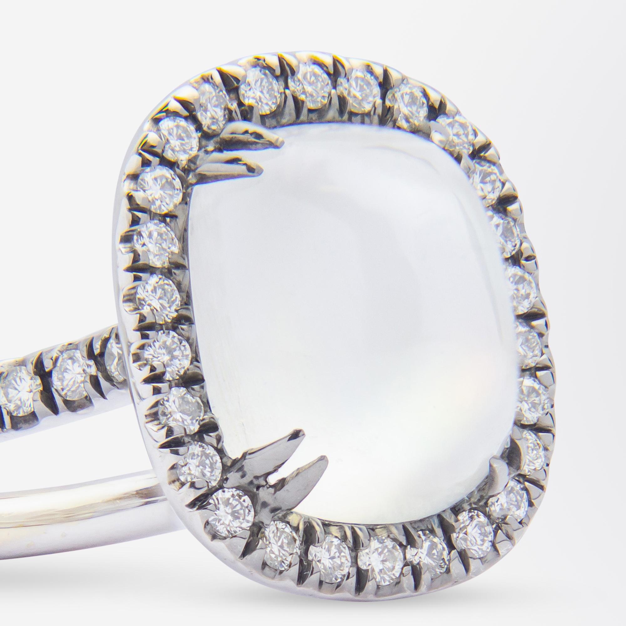 18 Karat White Gold, Diamond & Moonstone Ring In Good Condition For Sale In Brisbane, QLD