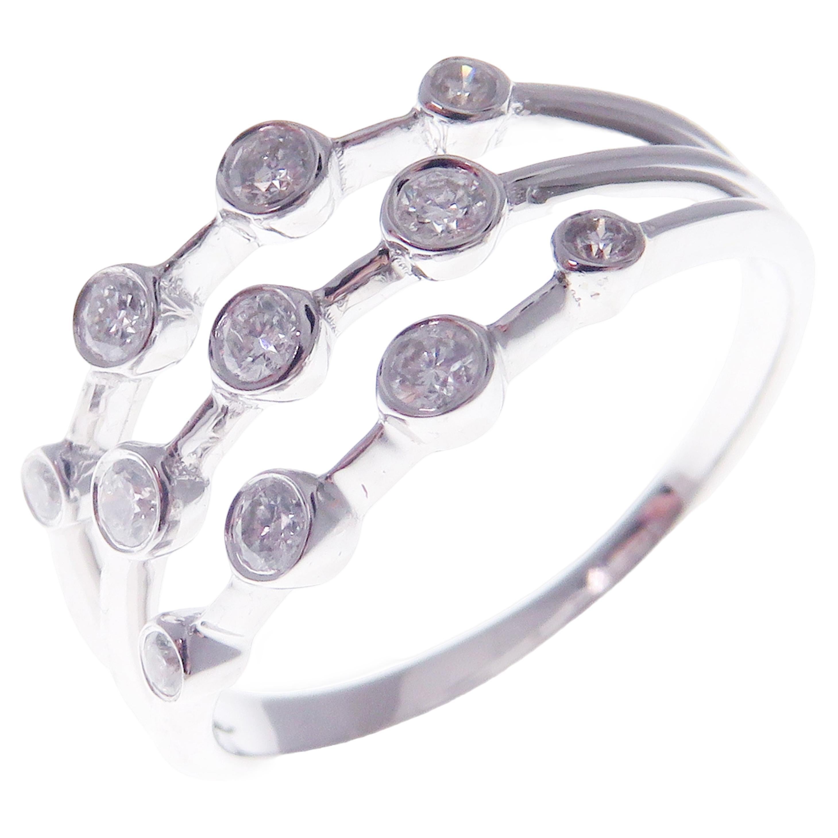 Mehrschichtiger Ring aus 18 Karat Weißgold mit Diamanten