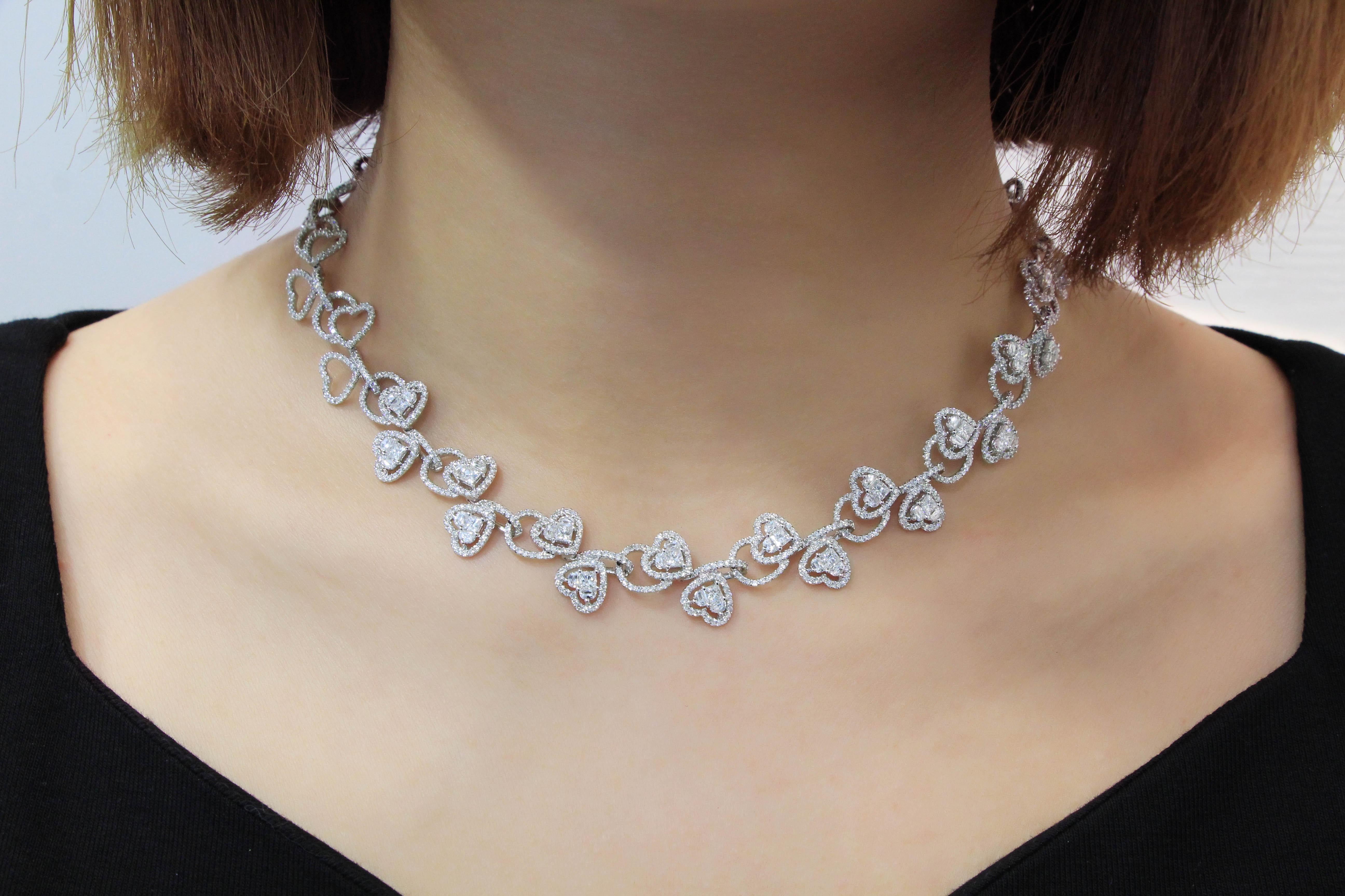 Contemporary 18 Karat White Gold Diamond Necklace For Sale