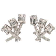 18 Karat White Gold Diamond Pair of Earrings Made in Italy with Box