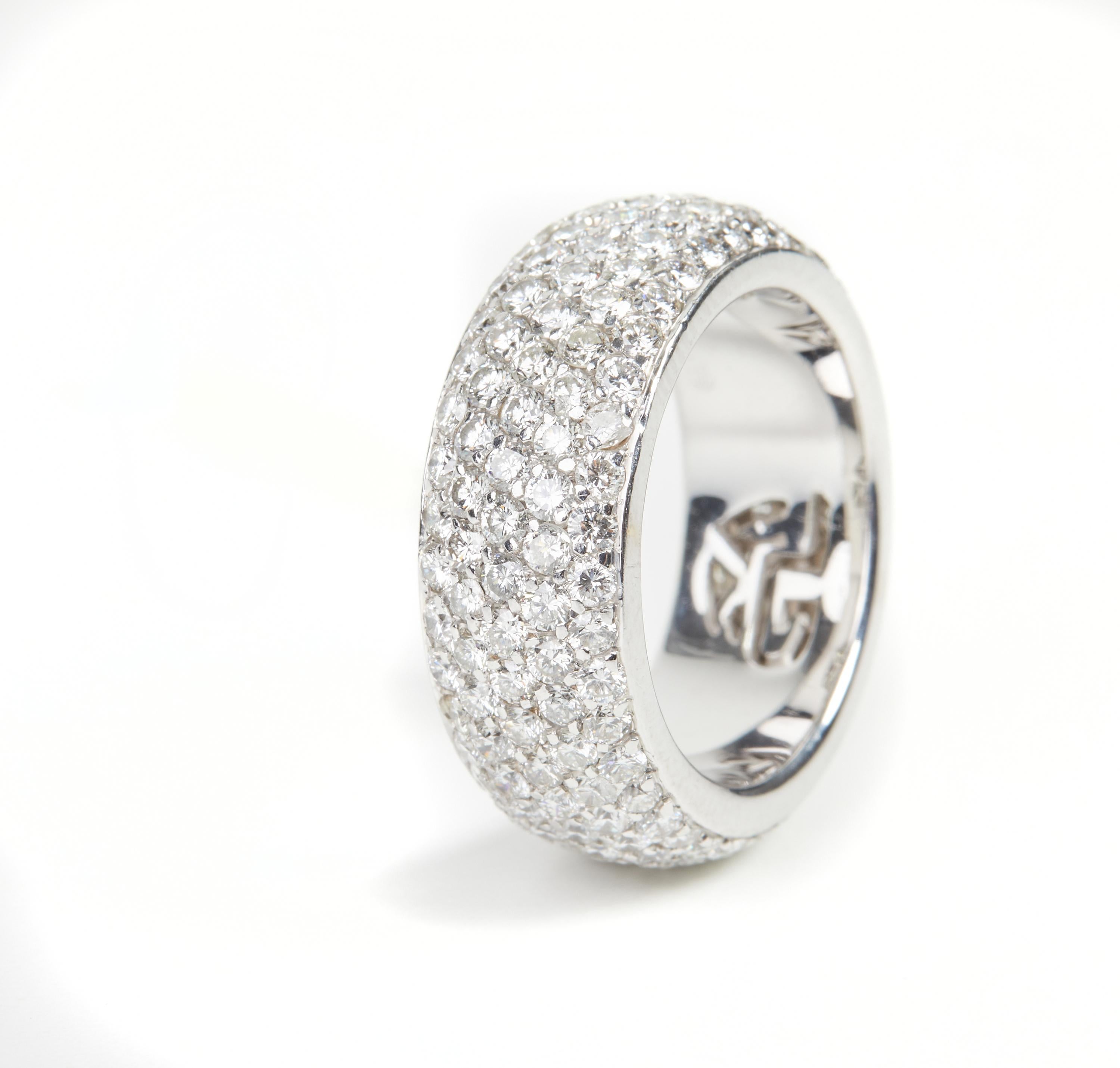 18 Karat White Gold Diamond  Ring

171 Diam. 3.22 ct



Size EU 53 


Founded in 1974, Gianni Lazzaro is a family-owned jewelery company based out of Düsseldorf, Germany.
Although rooted in Germany, Gianni Lazzaro's style and design is more