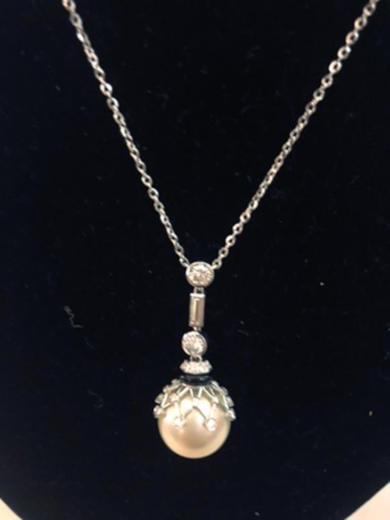 Brilliant Cut 18 Karat White Gold Diamond Pearl and Onyx Pendant For Sale