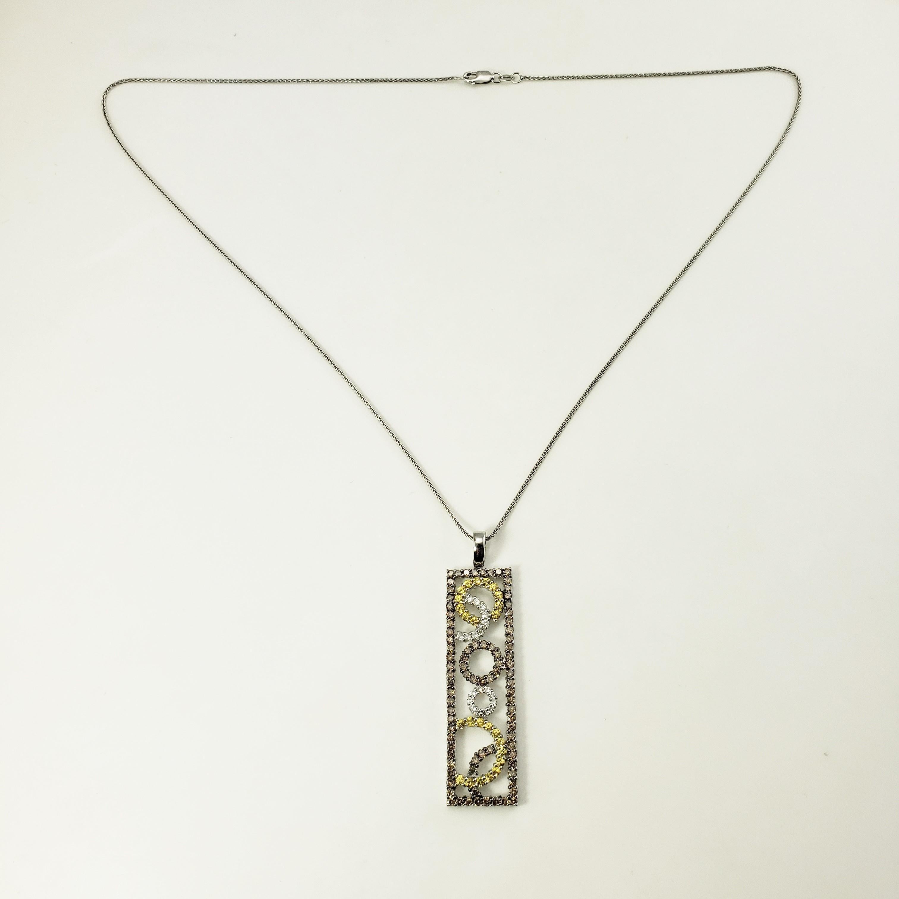 18 Karat White Gold Diamond Pendant Necklace In Good Condition For Sale In Washington Depot, CT