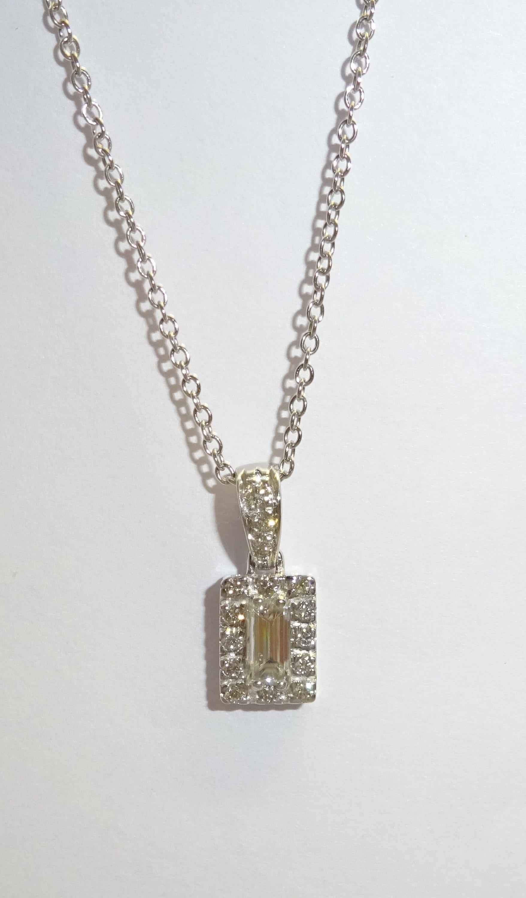 18 Karat White Gold Diamond Pendant Necklace In New Condition In Duesseldorf, DE