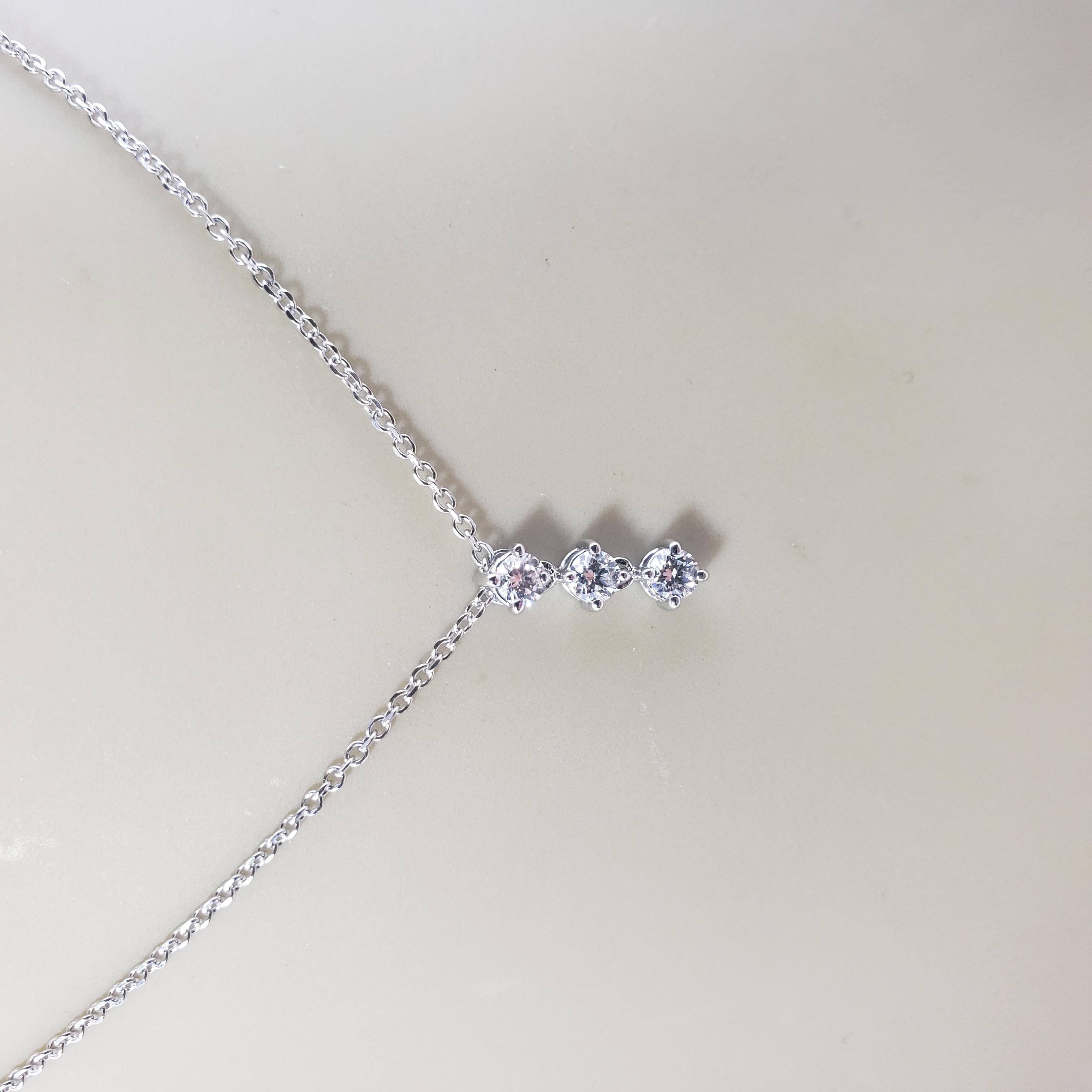 18 Karat White Gold Diamond Pendant Necklace 2