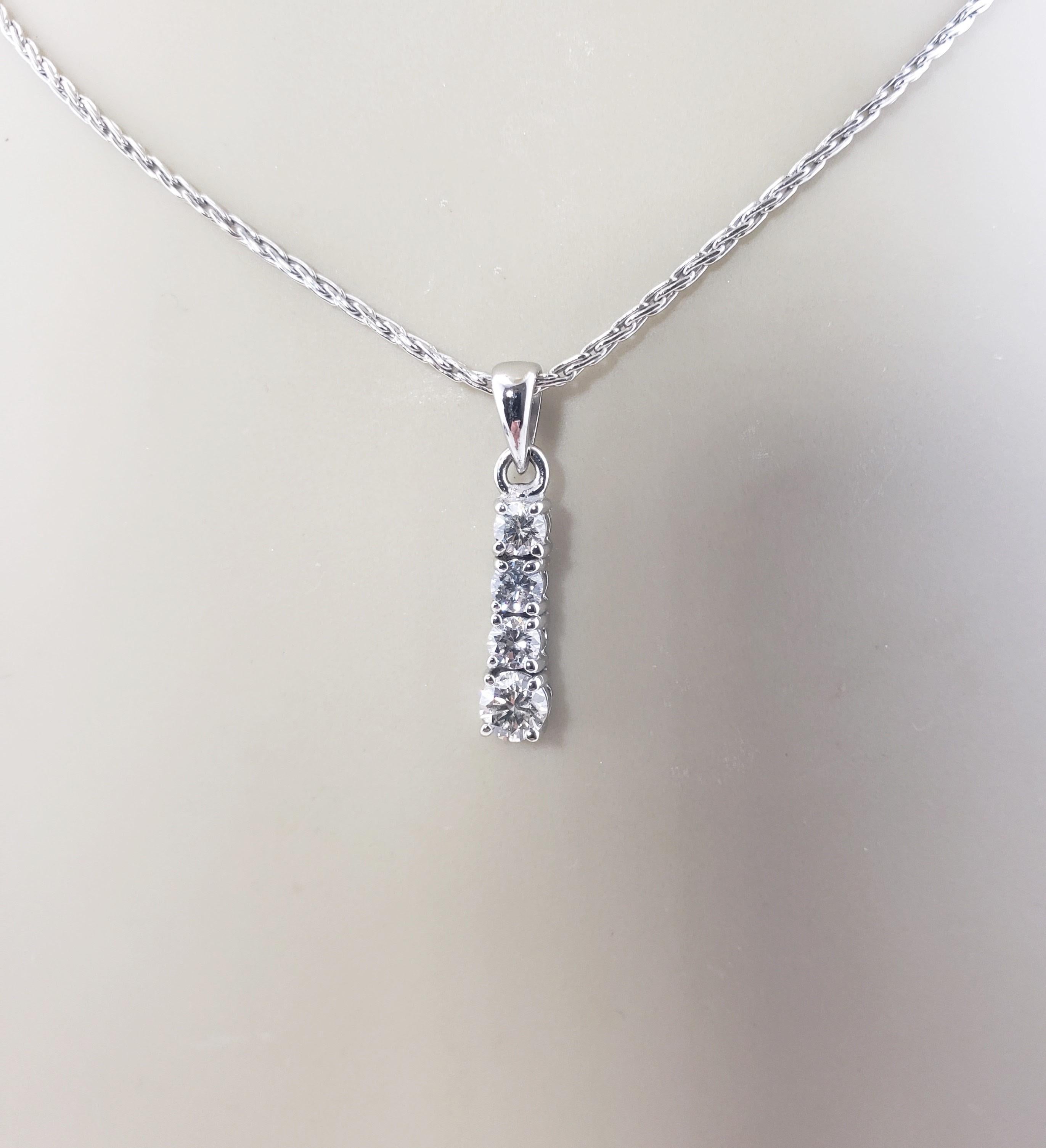 18 Karat White Gold Diamond Pendant Necklace For Sale 3