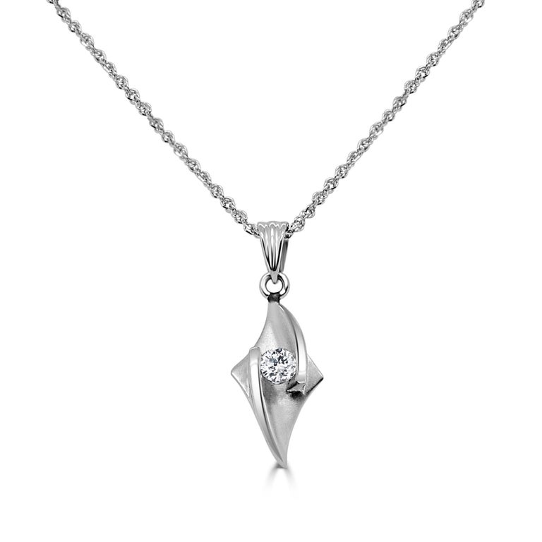18 Karat White Gold Diamond Pendant with Chain For Sale at 1stDibs