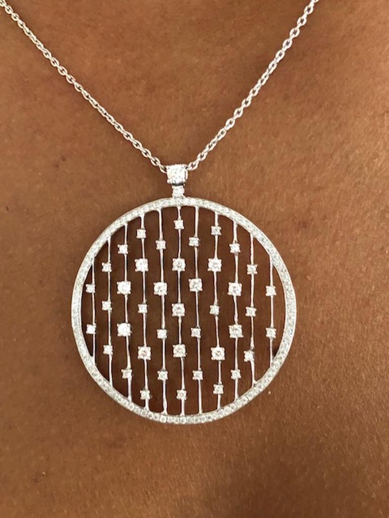 18 Karat White Gold Diamond Rain Drops Pendant Necklace In New Condition For Sale In New York, NY