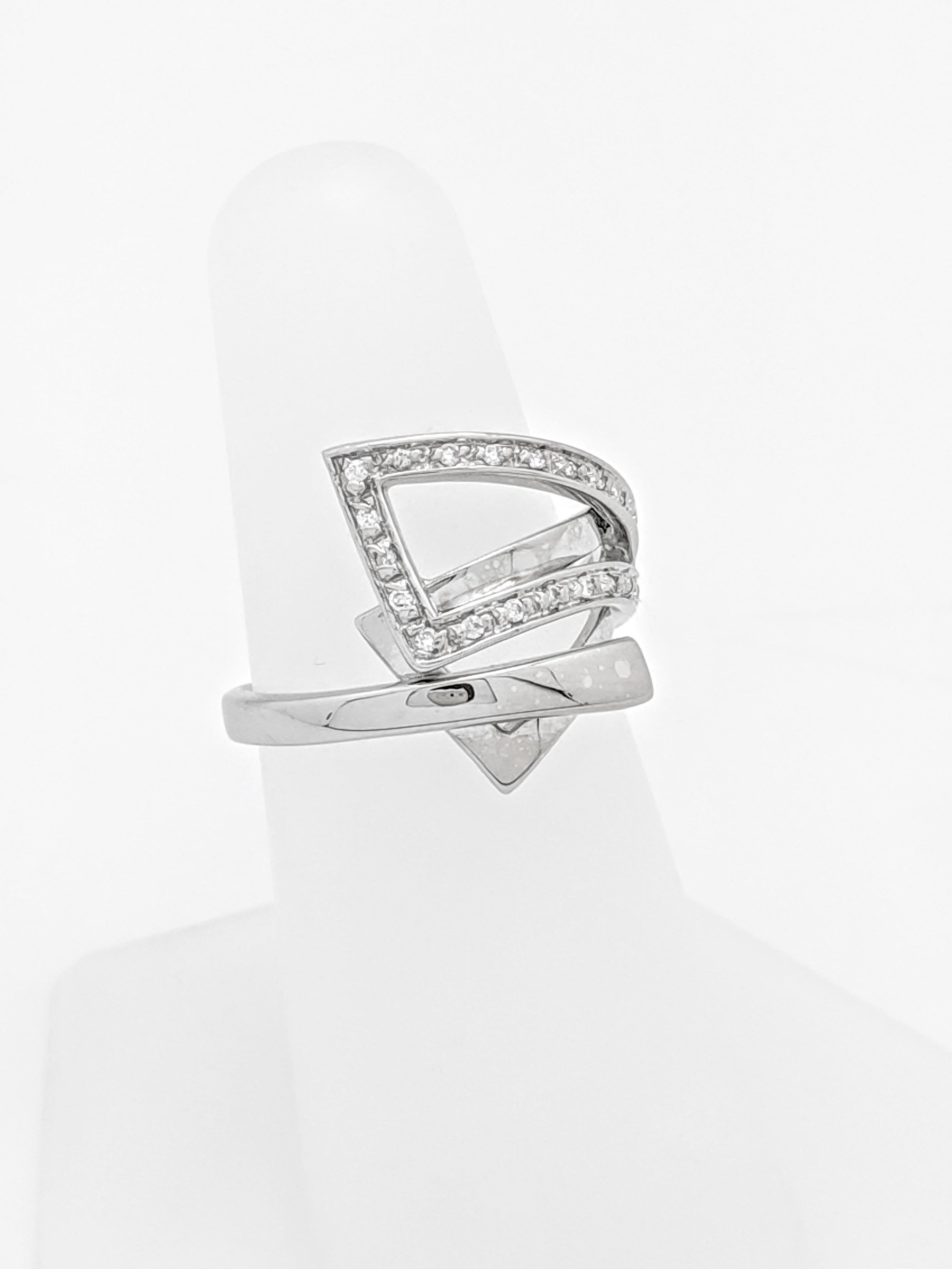 Round Cut 18 Karat White Gold Diamond Right Hand Ring