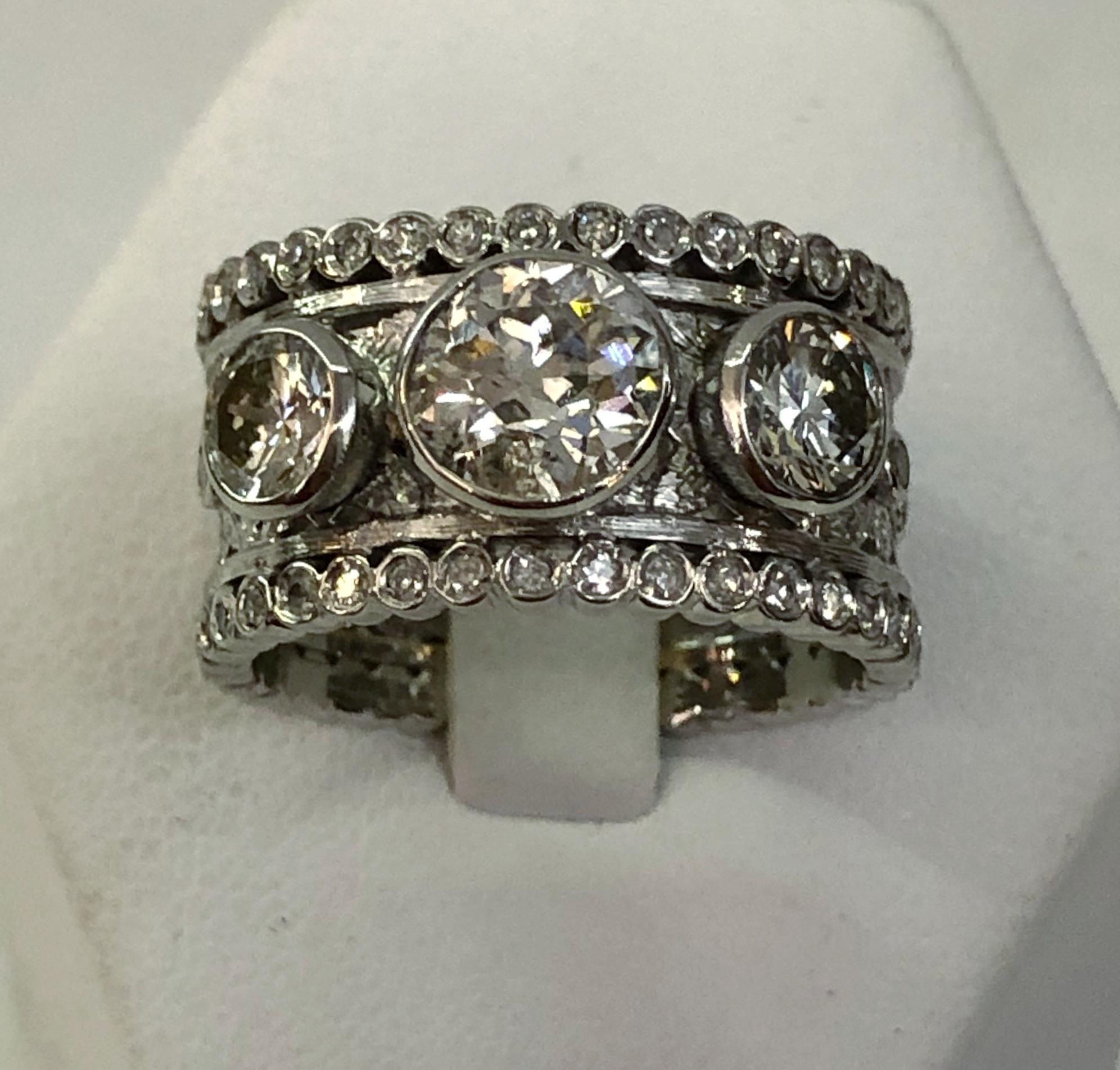 18 karat white gold band ring with three central diamonds for a total of 2.2 karats and small brilliant diamonds on the stem / made in Italy by Buccellati, 1960-1980s
Ring size US 7.5
