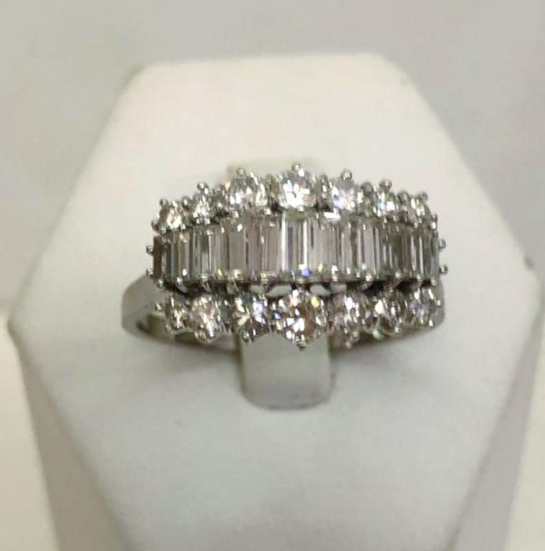 18 karat white gold ring with Baghette and round diamonds for a total of 1.7 carats / Made in Italy 1970s
Ring size US 10
