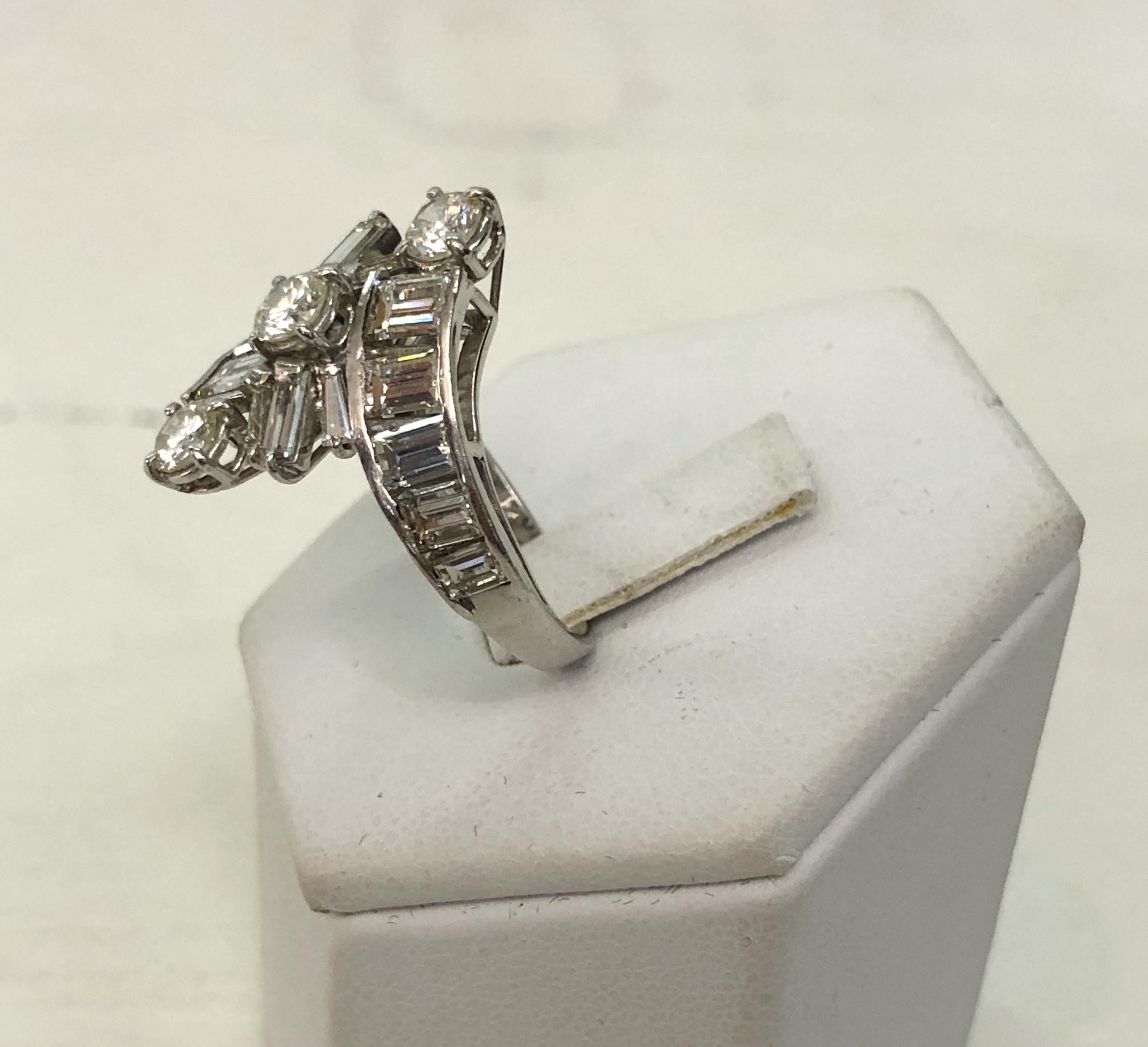 Taglio brillante Anello con diamante in oro bianco 18 carati in vendita