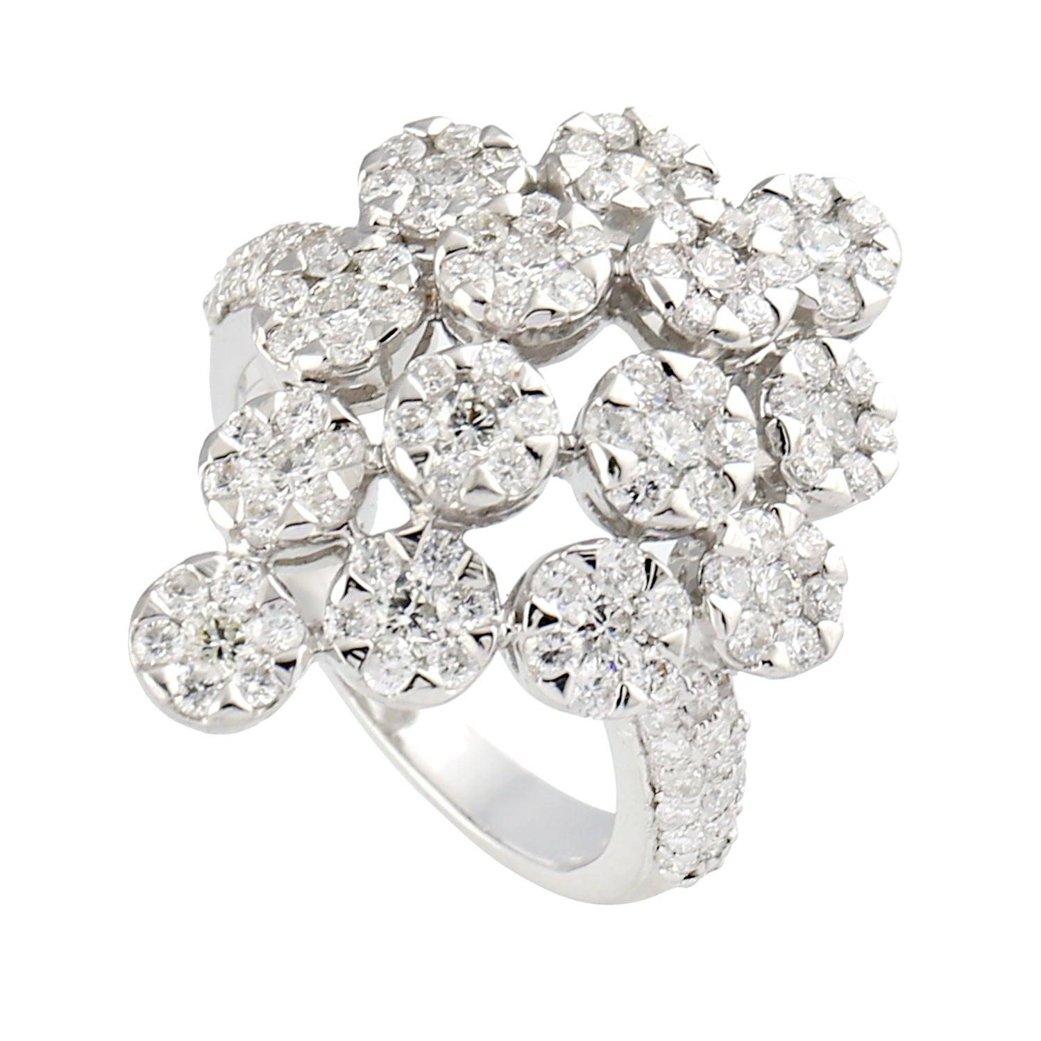 For Sale:  18 Karat White Gold Diamond Ring 4