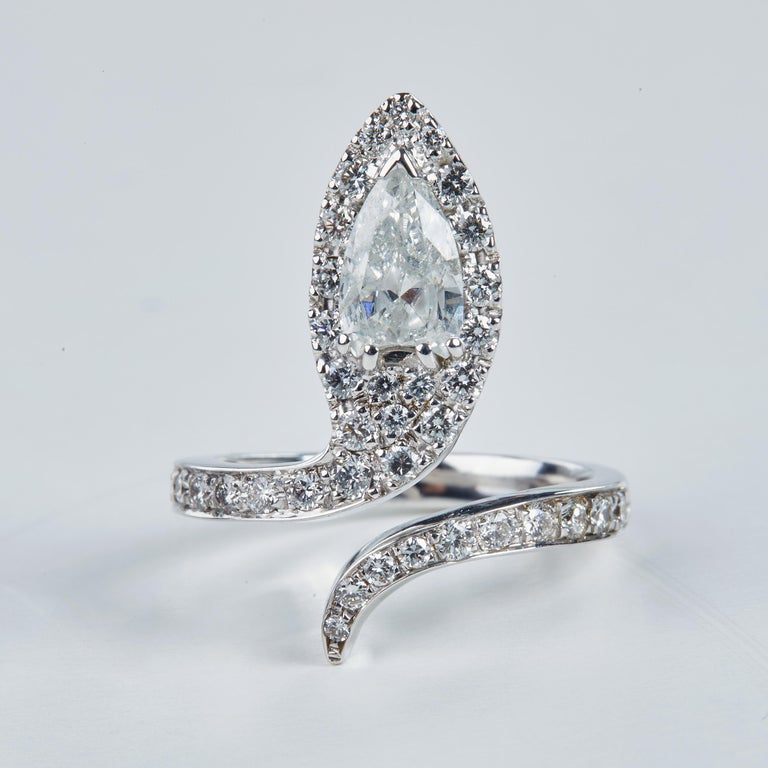 An 18 carat white gold diamond ring