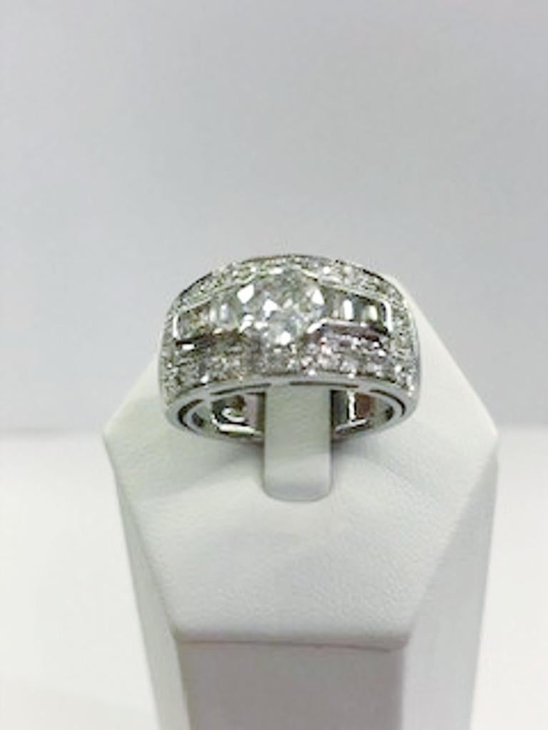 Women's or Men's 18 Karat White Gold Diamond Ring For Sale