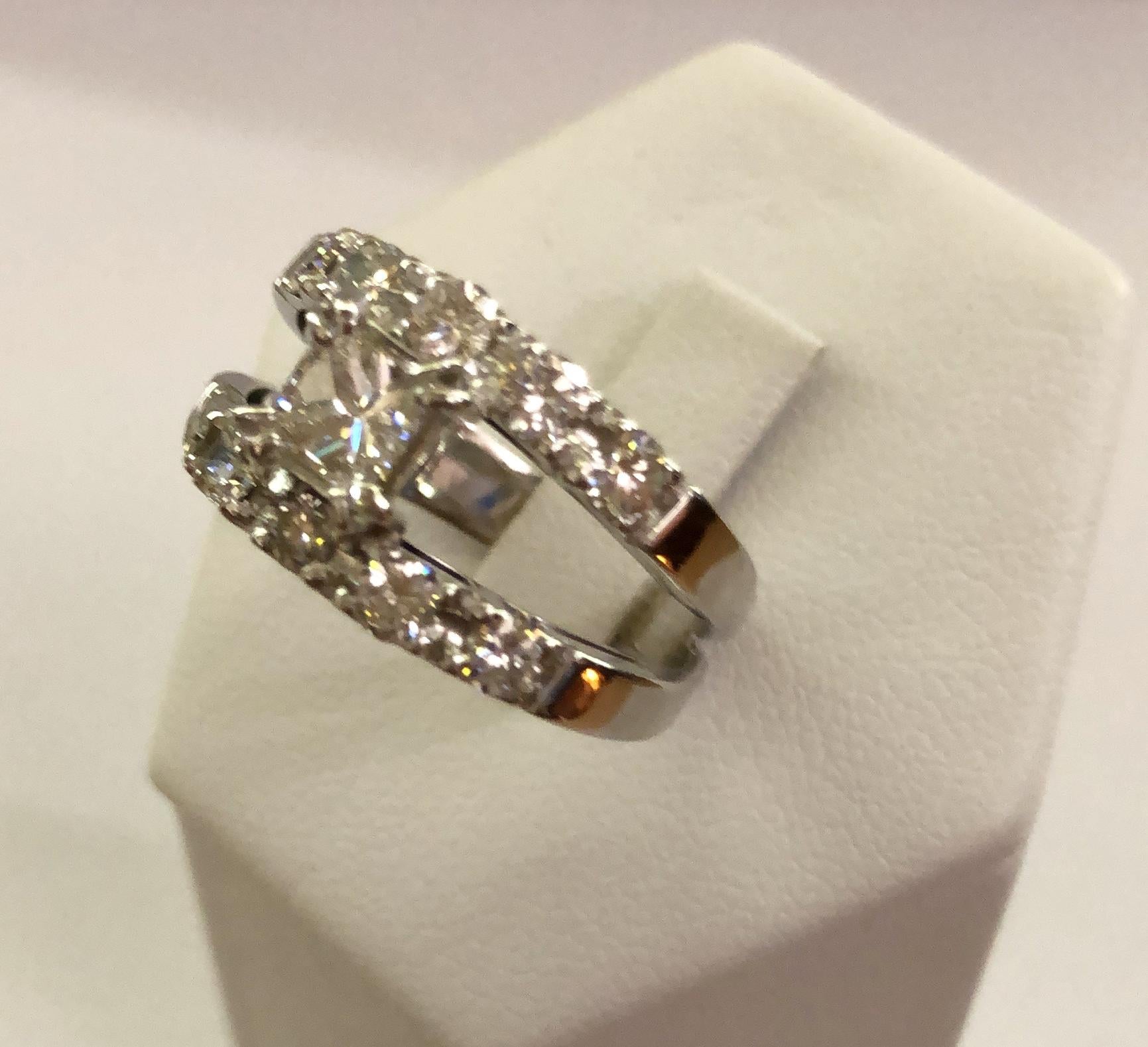 Women's or Men's 18 Karat White Gold Diamond Ring For Sale
