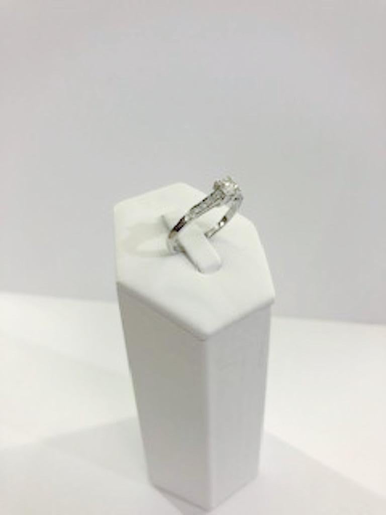 18 Karat White Gold Diamond Ring For Sale 1