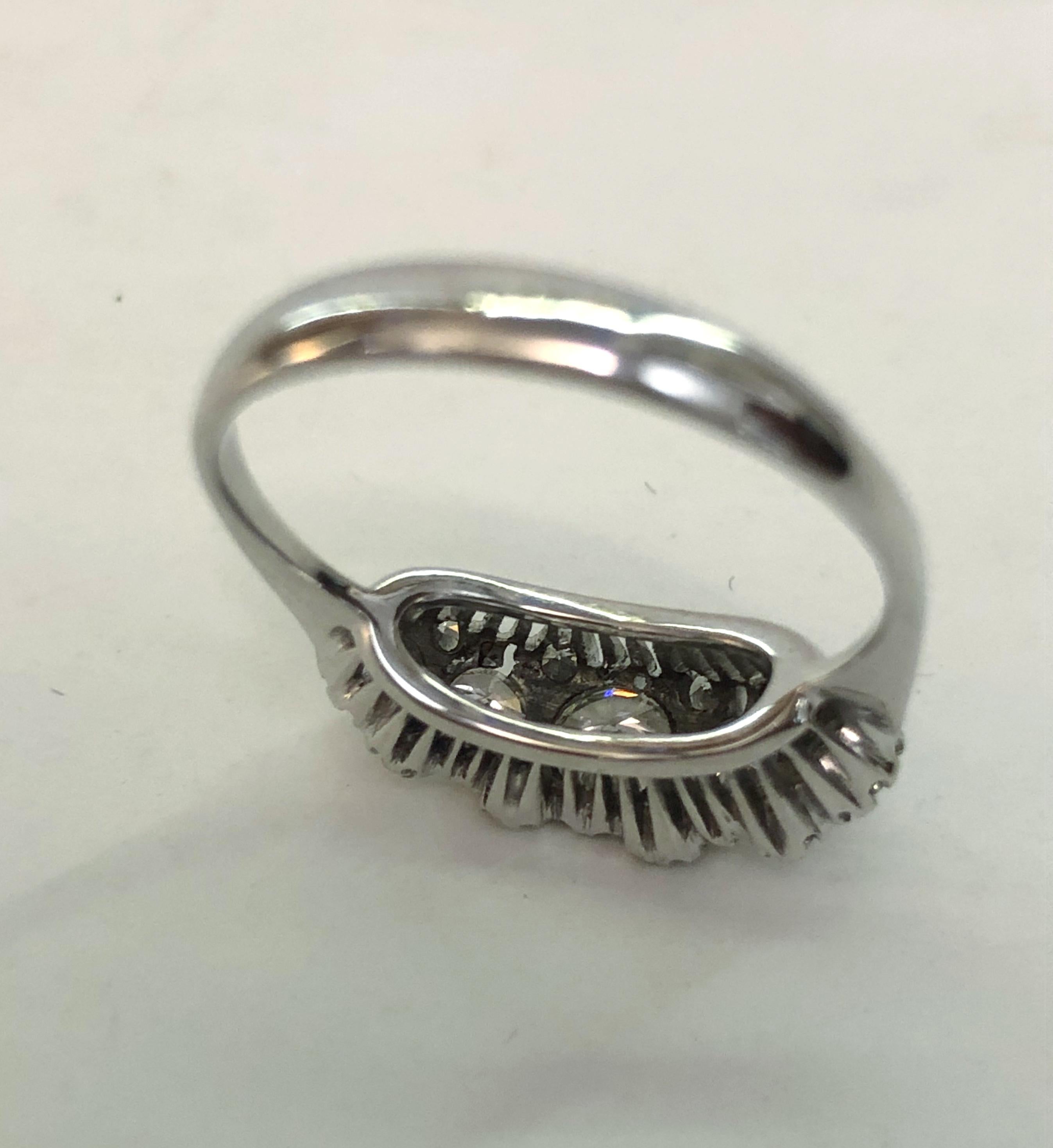 Bague en or blanc 18 carats et diamants en vente 1