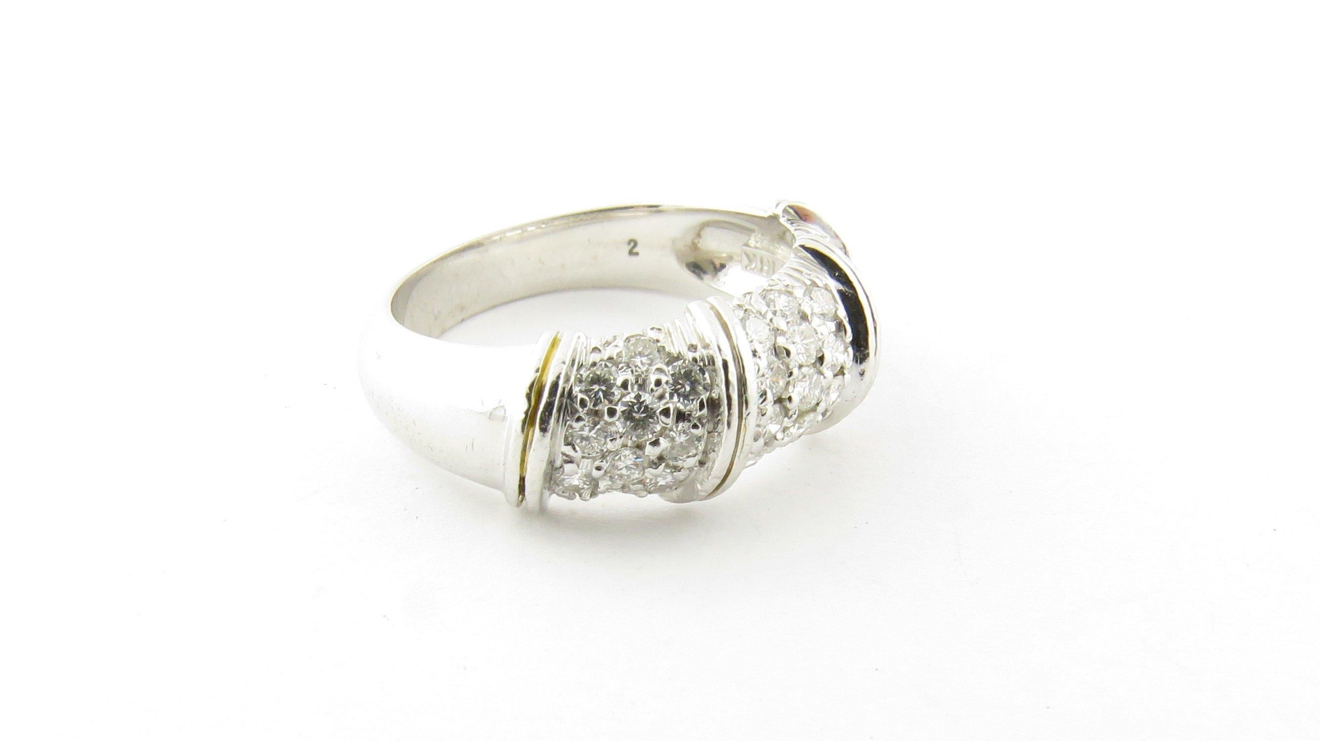 Bague en or blanc 18 carats et diamants en vente 2