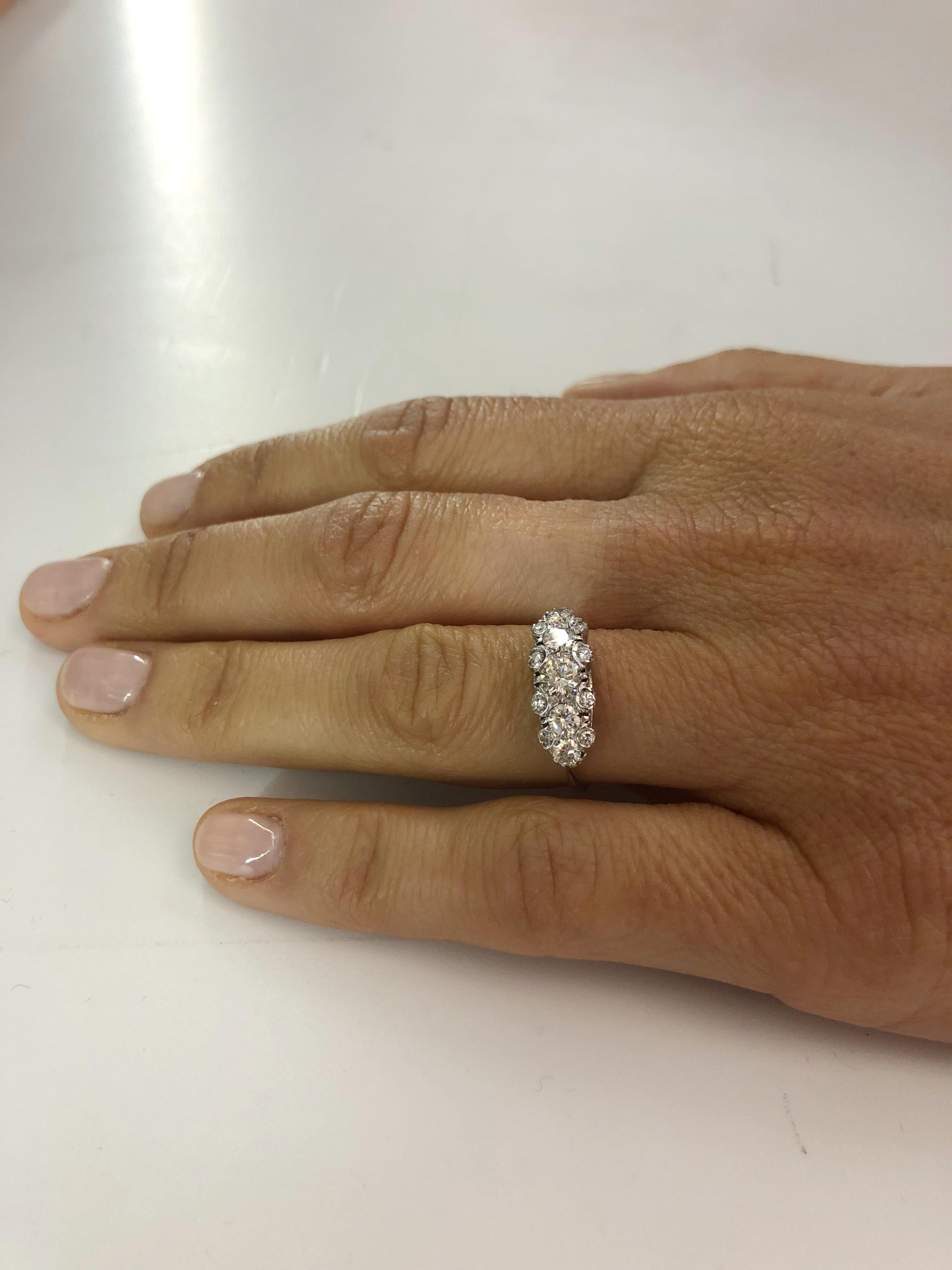 Bague en or blanc 18 carats et diamants en vente 2
