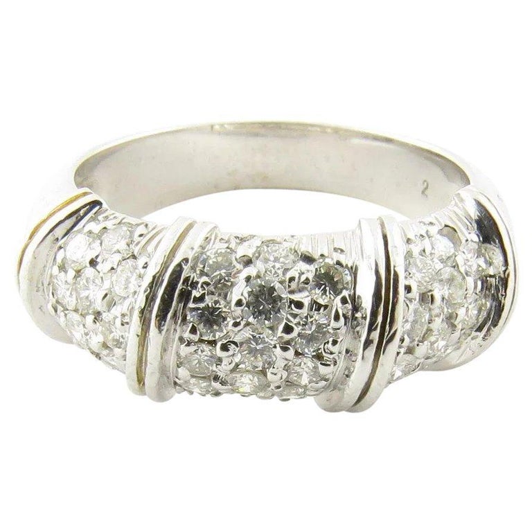 18k White Gold and Diamond Antique Ring