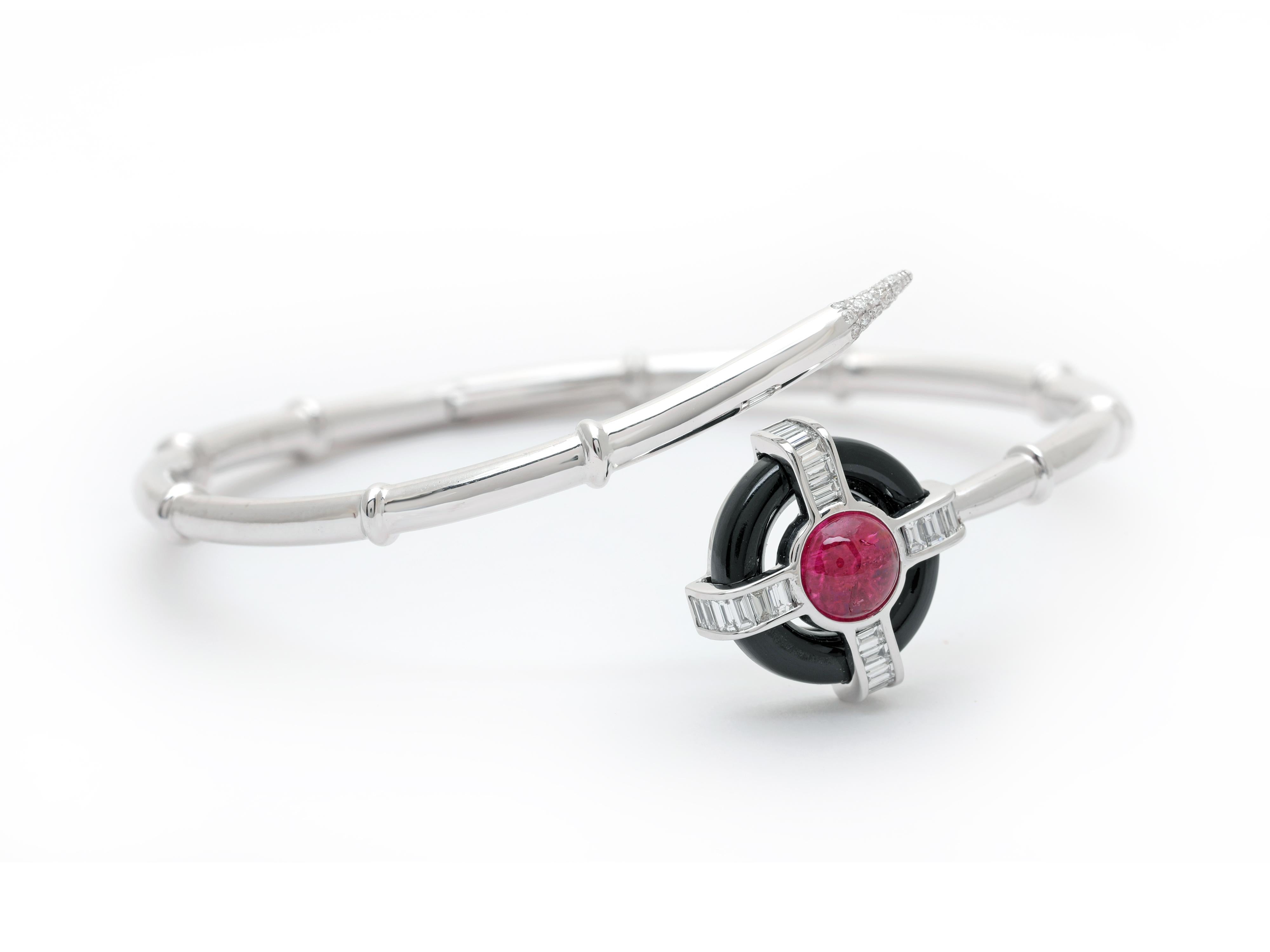 Contrasting colours and a mix of clean lines and smooth curves merge to create the distinctive look of Atelo’s Deco Wheel Collection.

This deco-inspired bangle combines black onyx, baguette (rectangular) diamonds and rubellite to create a striking