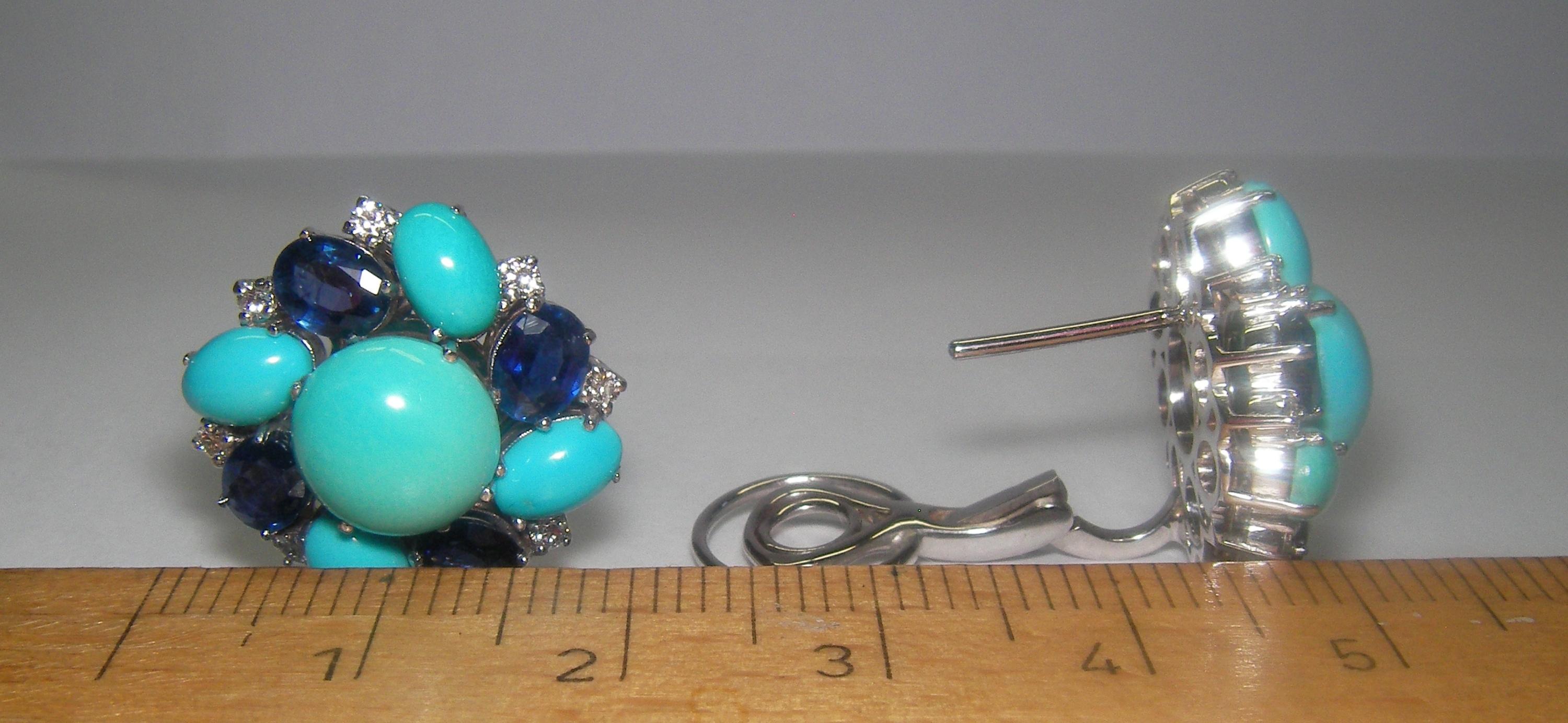 18 Karat White Gold Diamond, Sapphire and Turquoise Earrings In New Condition In Duesseldorf, DE