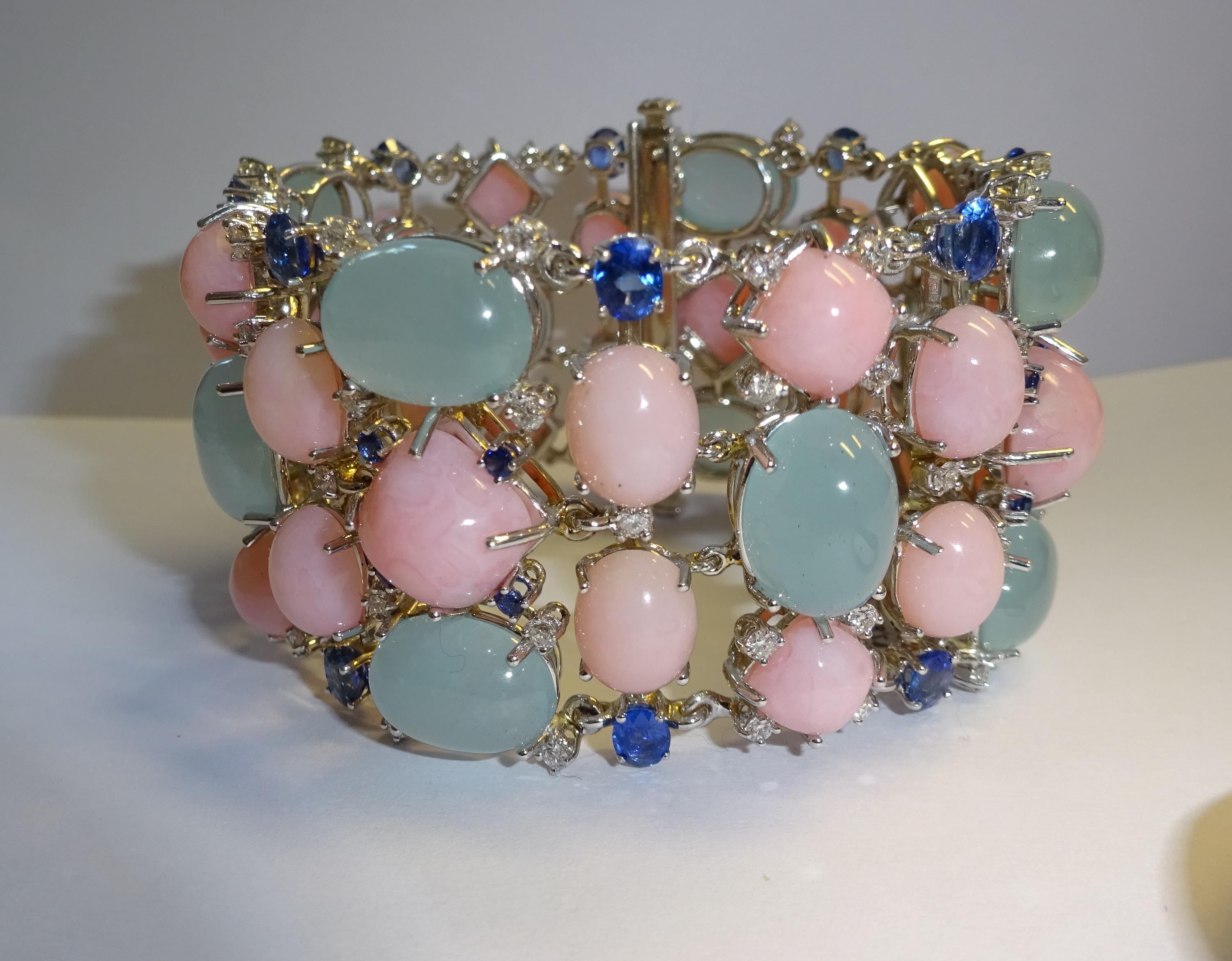 Bracelet en or blanc 18 carats avec diamants, saphirs, aigues-marines et opales roses Unisexe en vente