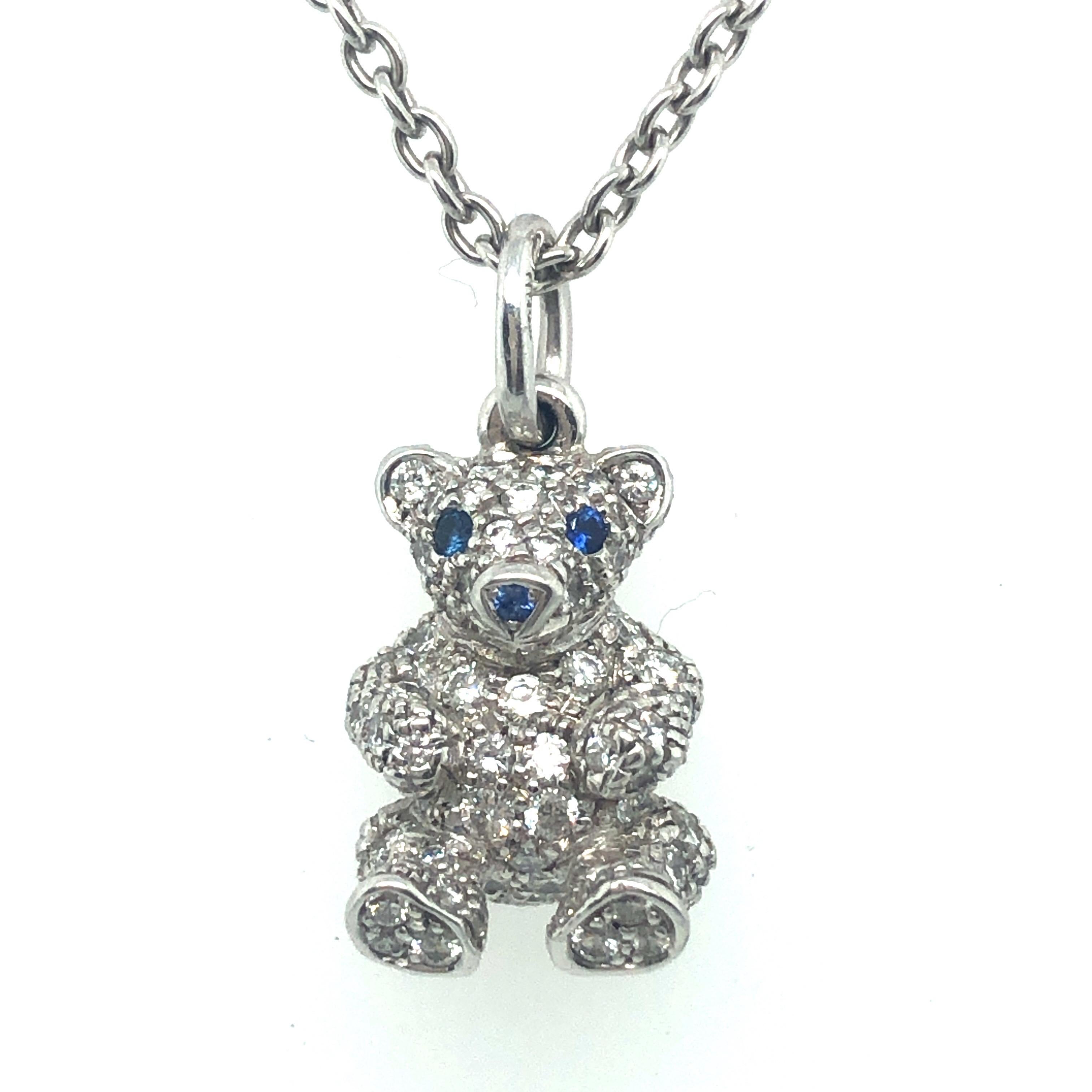Absolutely adorable 18 karat white gold diamond and sapphire teddy bear pendant with chain.
The bear pendant is crafted in 18 karat white gold and entirely pave-set with 113 brilliant-cut diamonds totalling circa 1.7 carats. The eyes and the snout