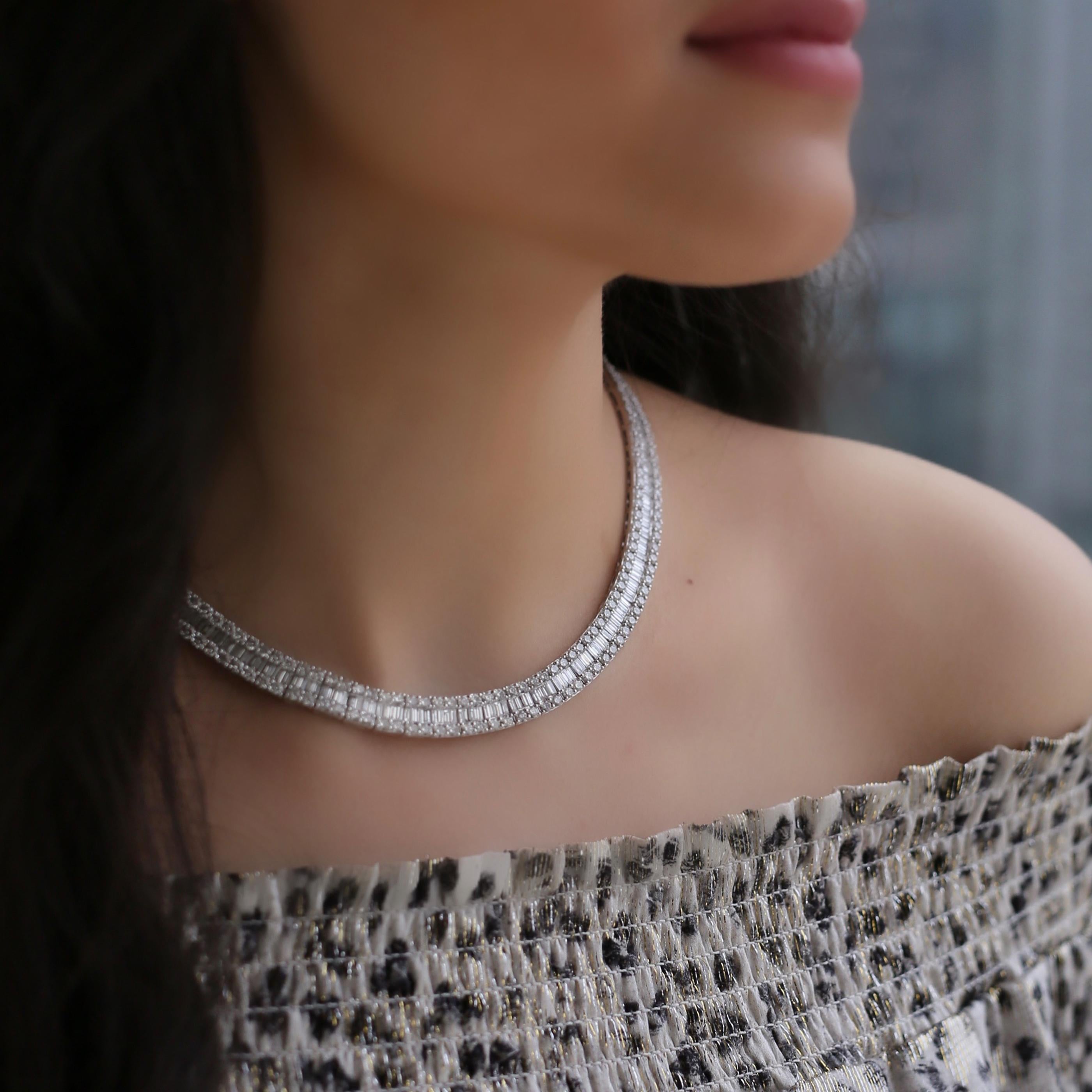 Taille baguette Collier fantaisie en or blanc 18 carats à barres simples et diamants baguettes en vente