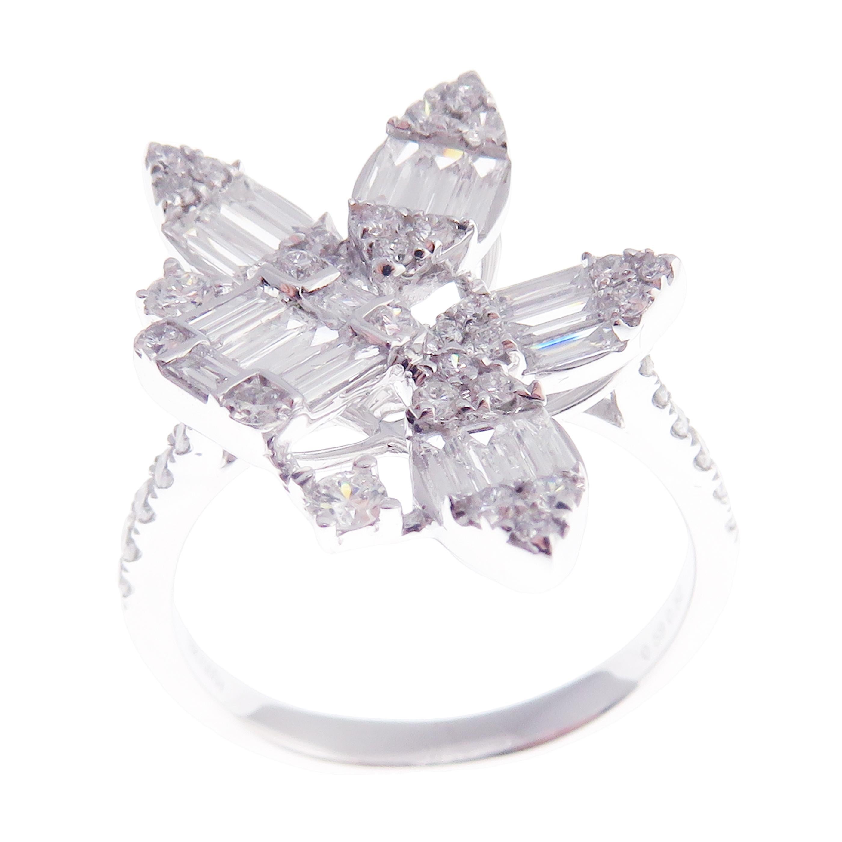 18 Karat White Gold Diamond Simple Cuff Pear Baguette Earring Ring Set For Sale 1