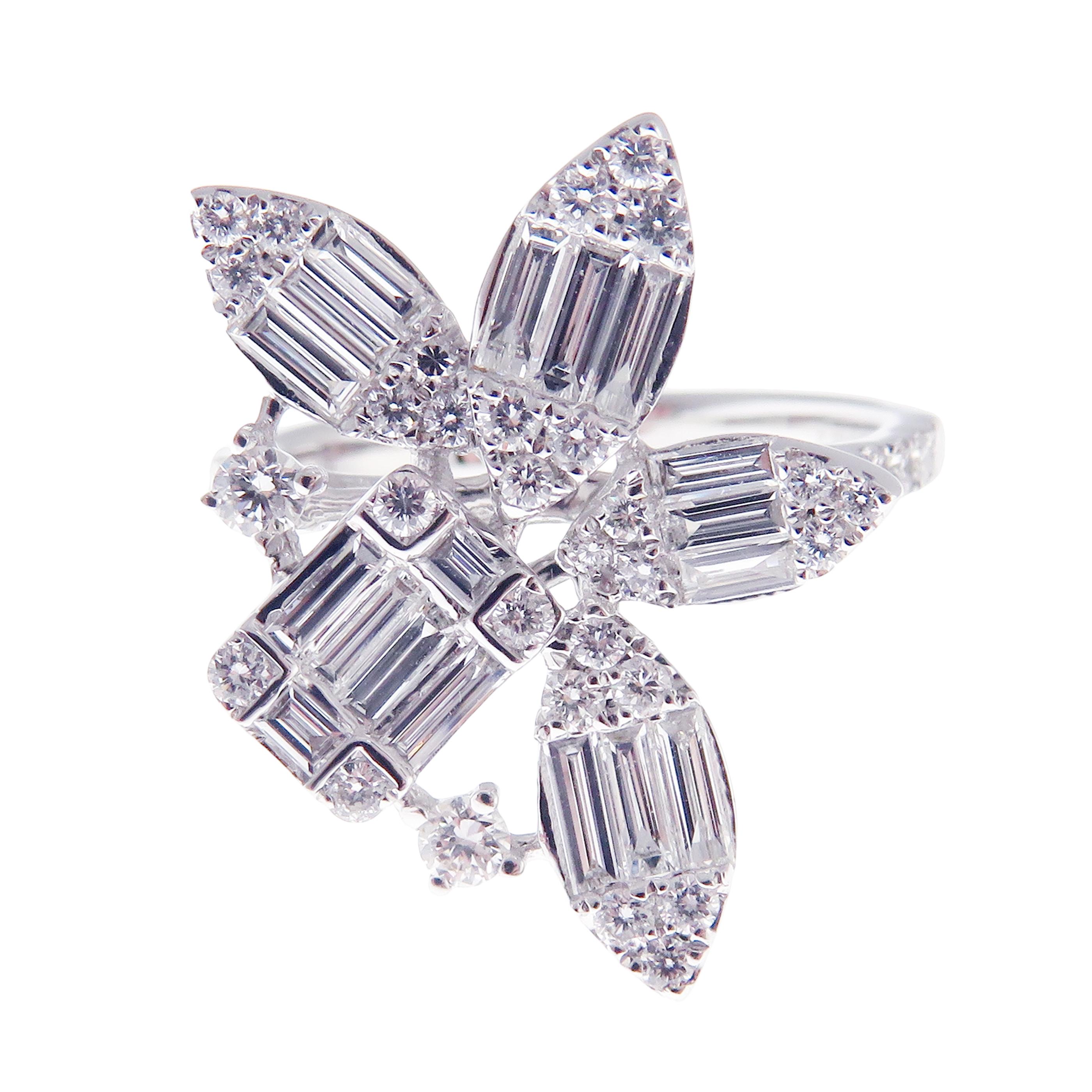 18 Karat White Gold Diamond Simple Cuff Pear Baguette Earring Ring Set For Sale 2