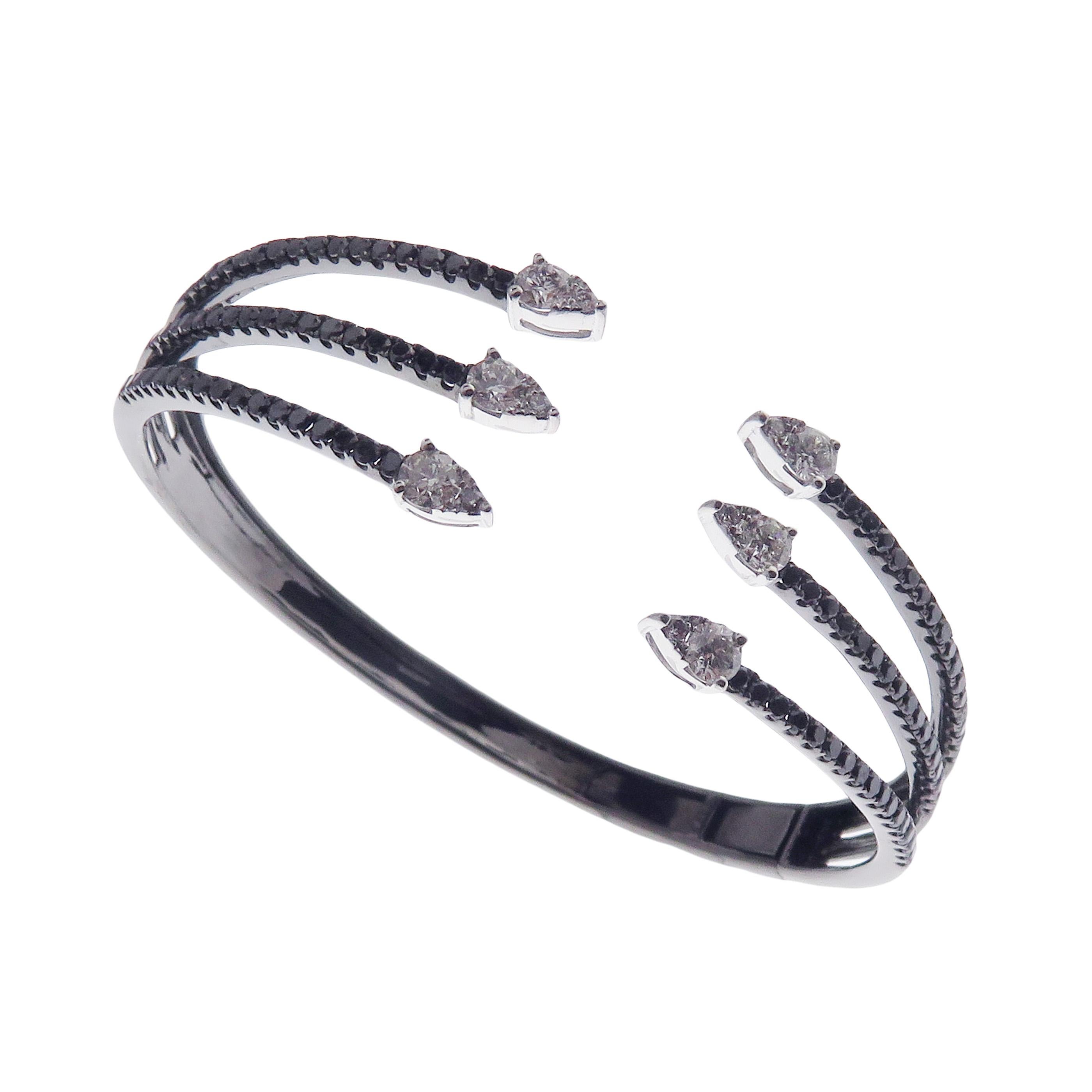 This pave claw bangle is crafted in 18-karat white gold, weighing approximately 3.15 total carats of V-Quality white diamond. 

Fits wrists up to 6.50