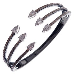 18 Karat White Gold Diamond Simple Modern Claw Bangle Bracelet