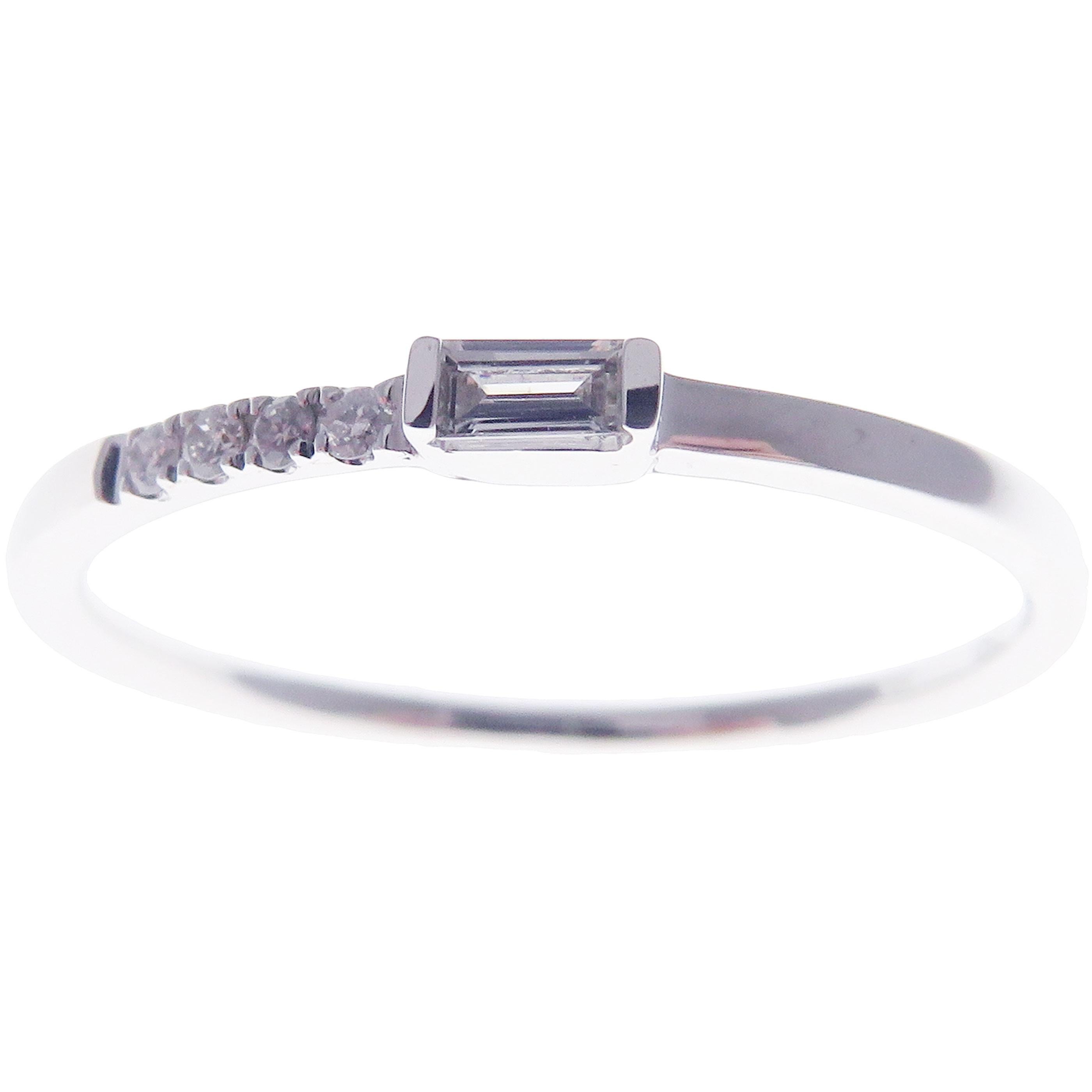 18 Karat White Gold Diamond Simple Stackable Band In New Condition For Sale In Los Angeles, CA