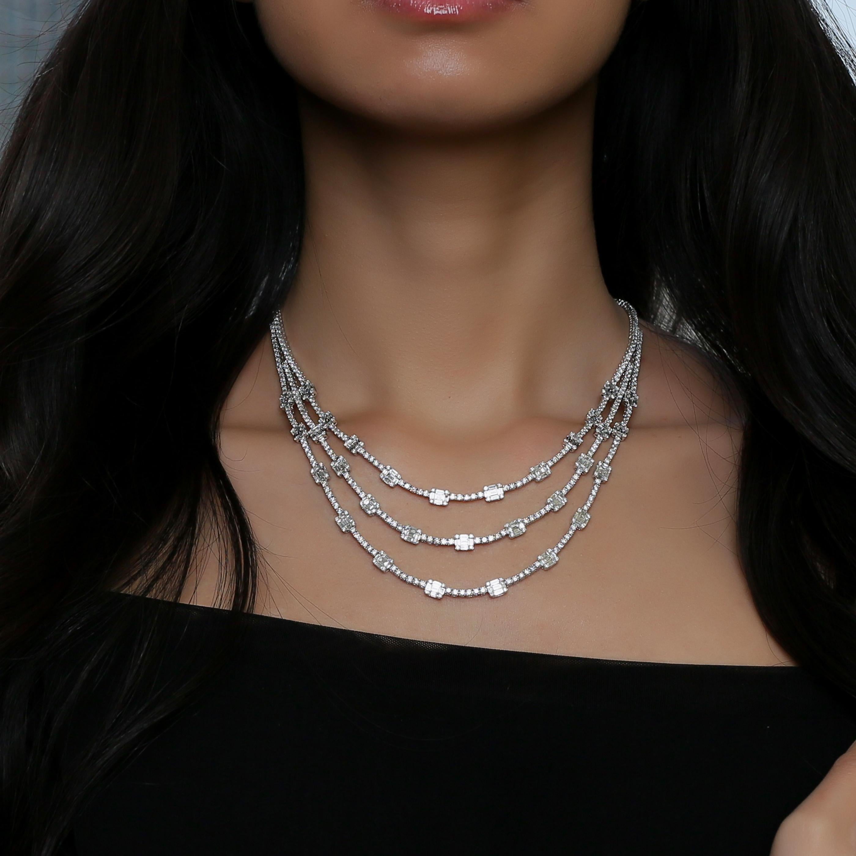 18 Karat White Gold Diamond Simple Triple Strand Baguette Necklace In New Condition In Los Angeles, CA