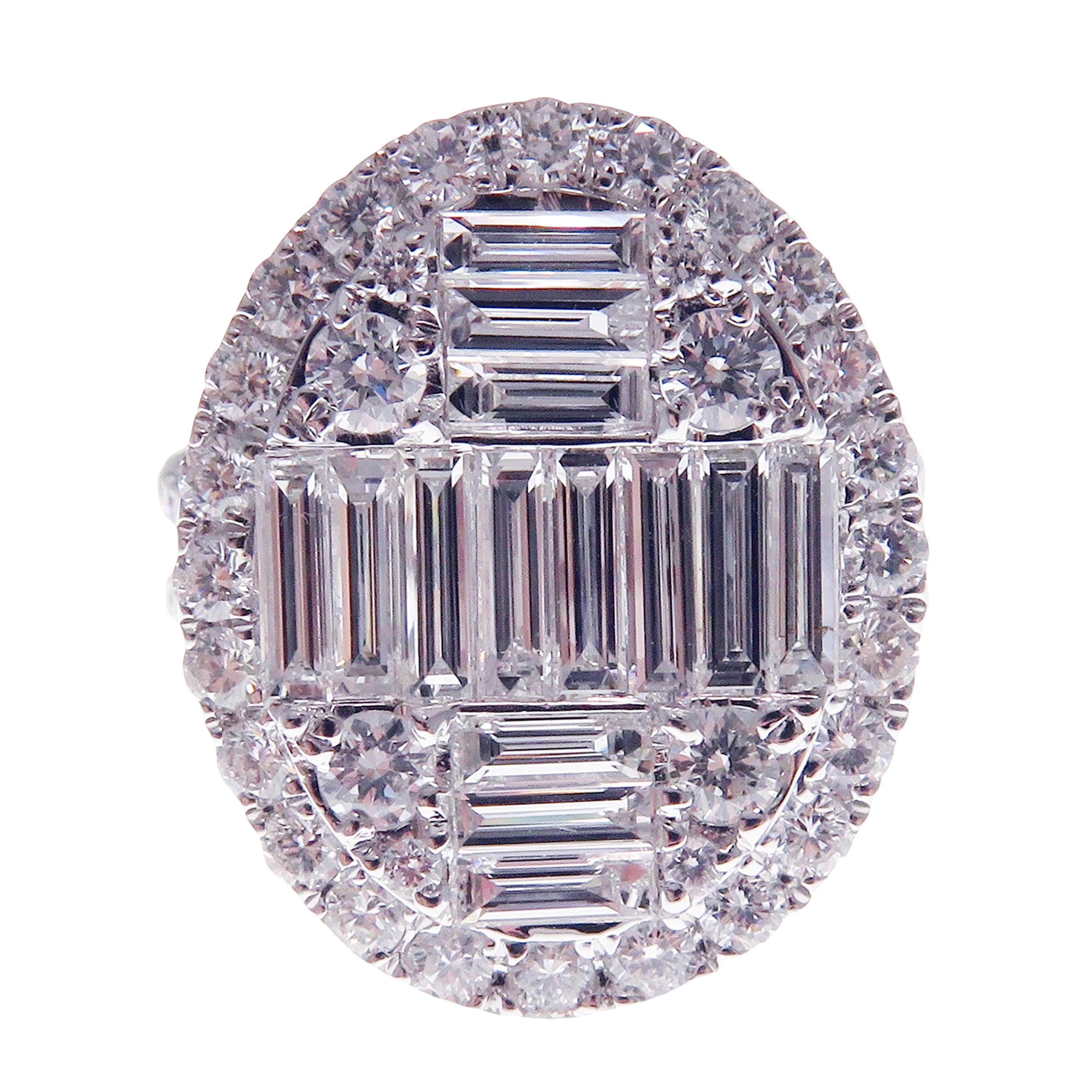 18 Karat White Gold Diamond Sleek Baguette Oval Fancy Ring In New Condition In Los Angeles, CA