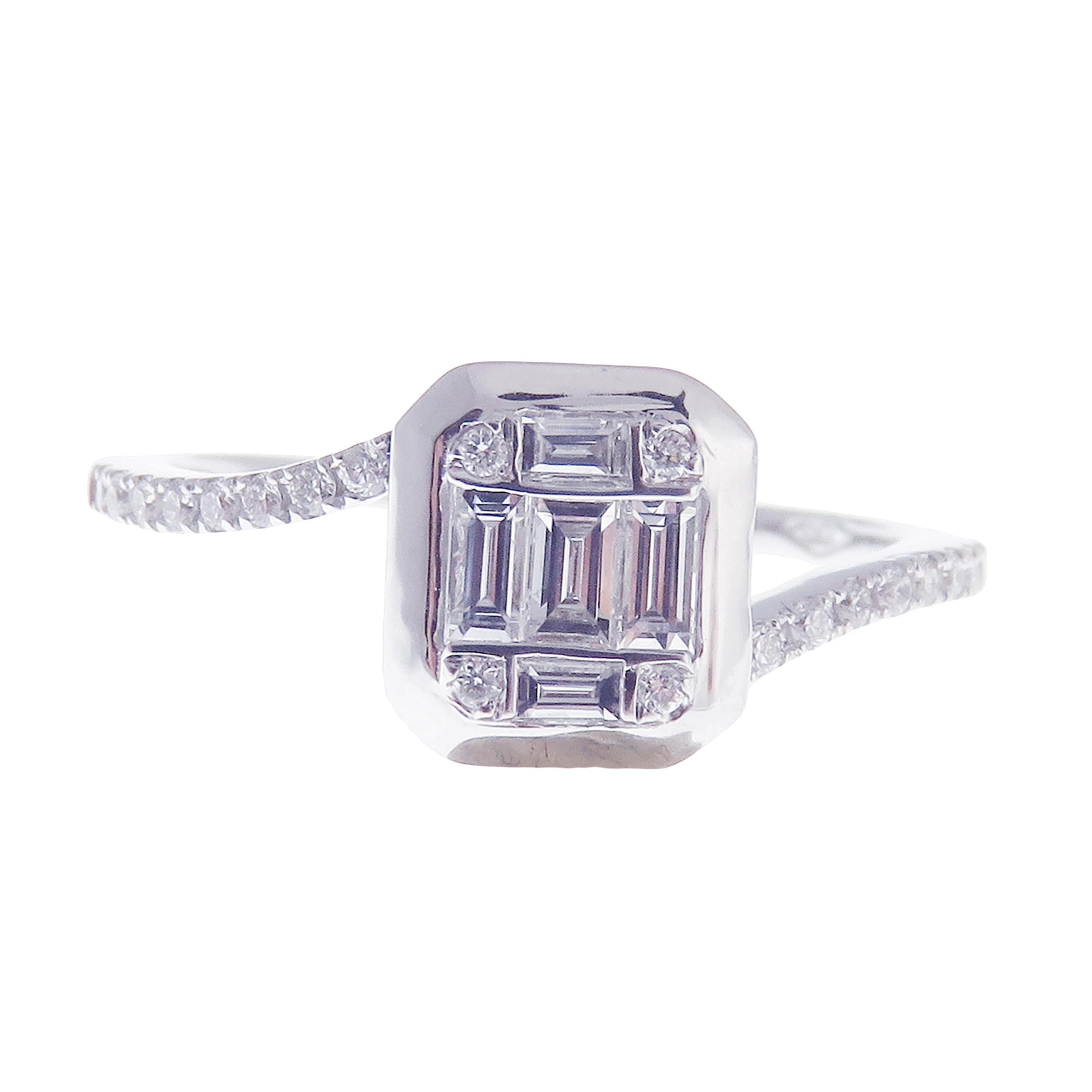 18 Karat White Gold Diamond Small Baguette Classic Earring Ring Set For Sale 2